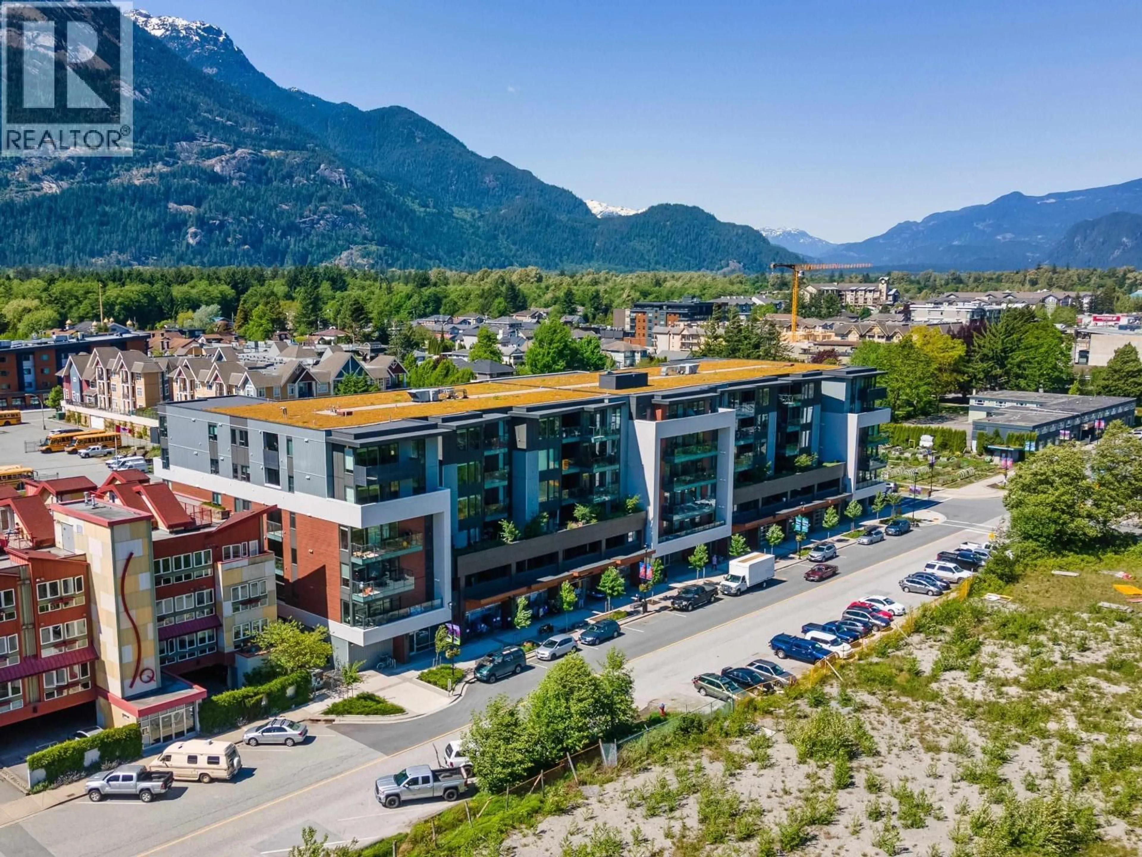 A pic from outside/outdoor area/front of a property/back of a property/a pic from drone, mountain view for 602 - 37881 CLEVELAND AVENUE, Squamish British Columbia V8B0Z7