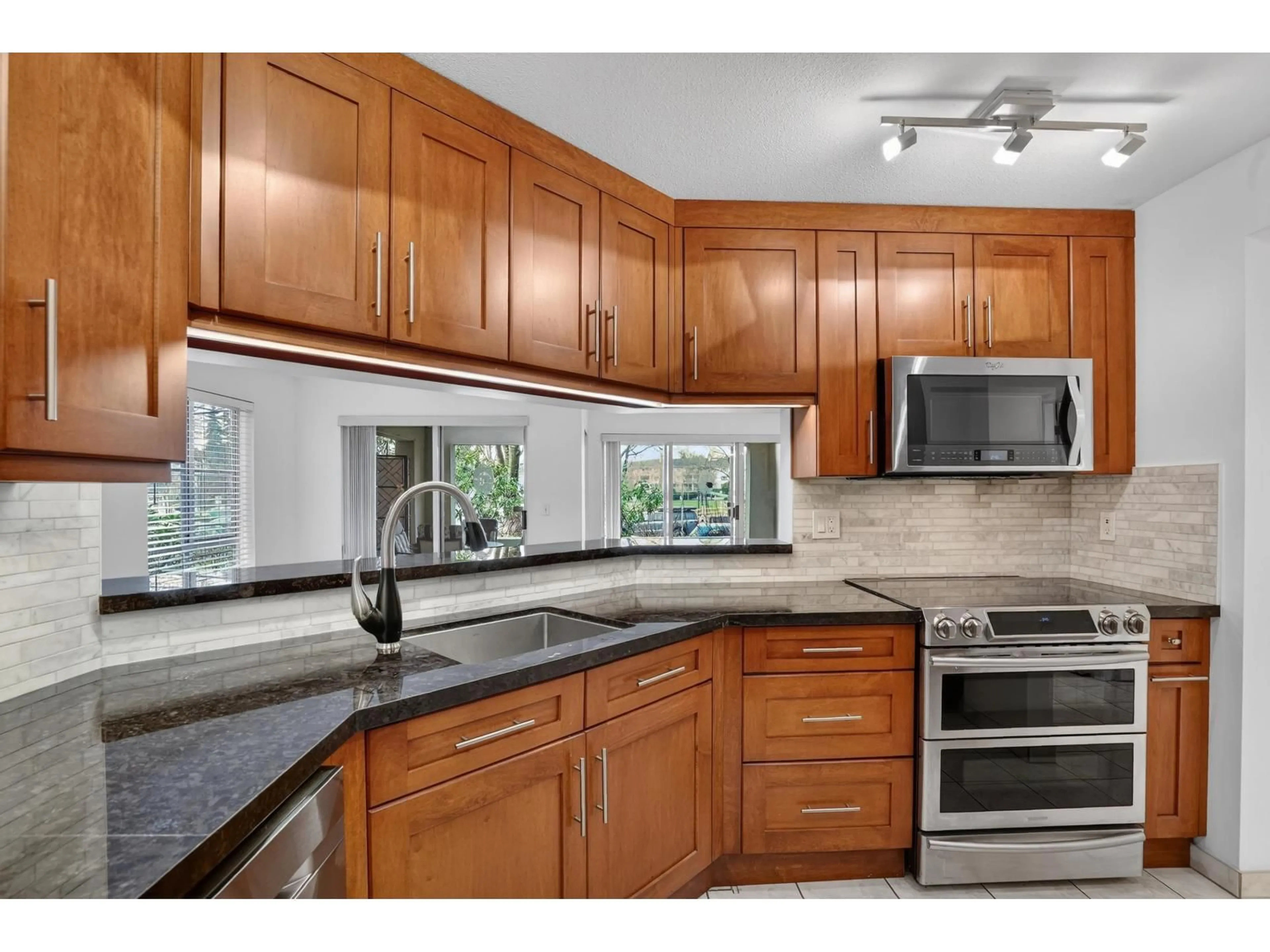 Standard kitchen, ceramic/tile floor for 105 - 20110 MICHAUD CRESCENT, Langley British Columbia V3A4B1