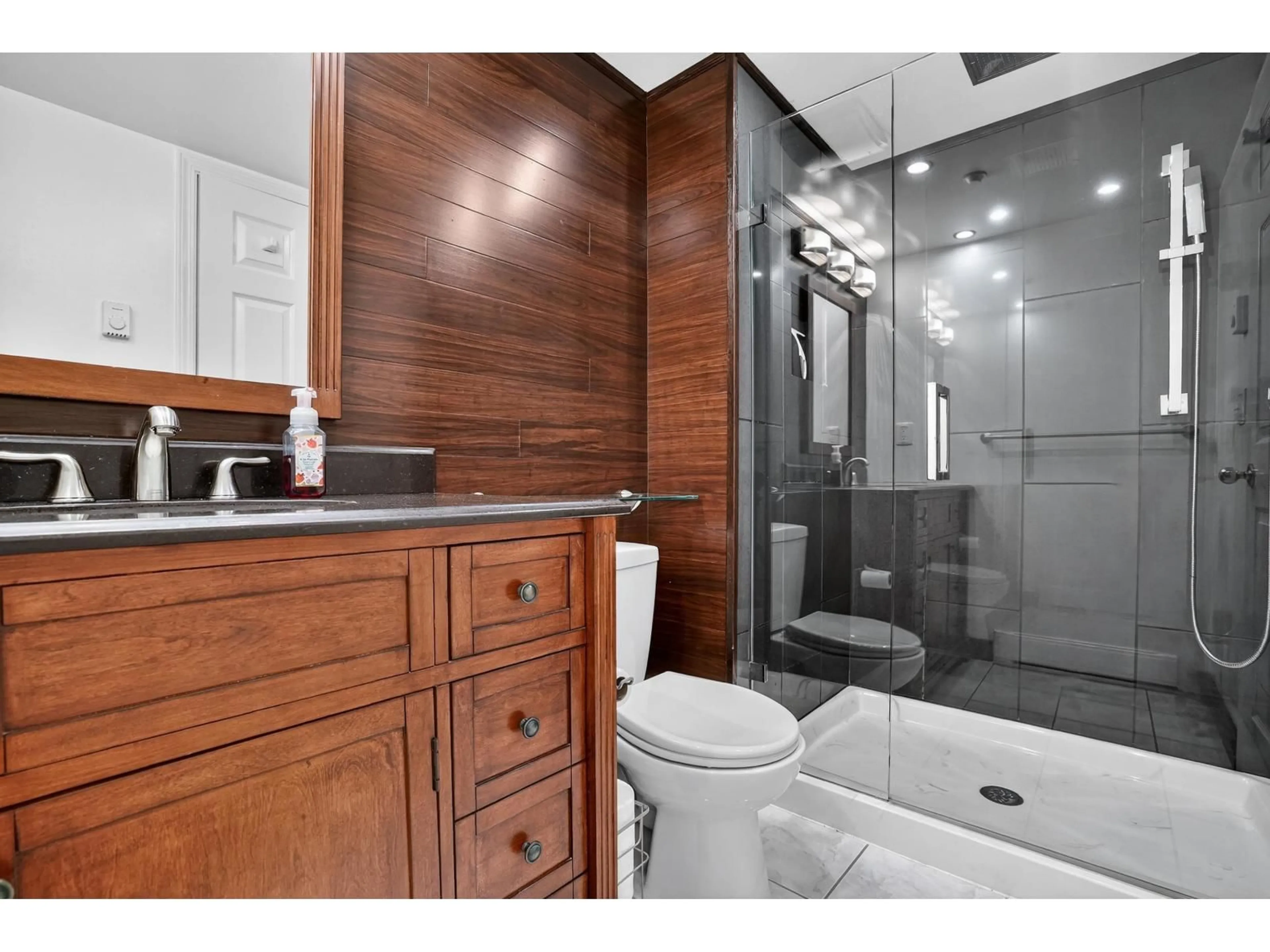 Standard bathroom, ceramic/tile floor for 105 - 20110 MICHAUD CRESCENT, Langley British Columbia V3A4B1