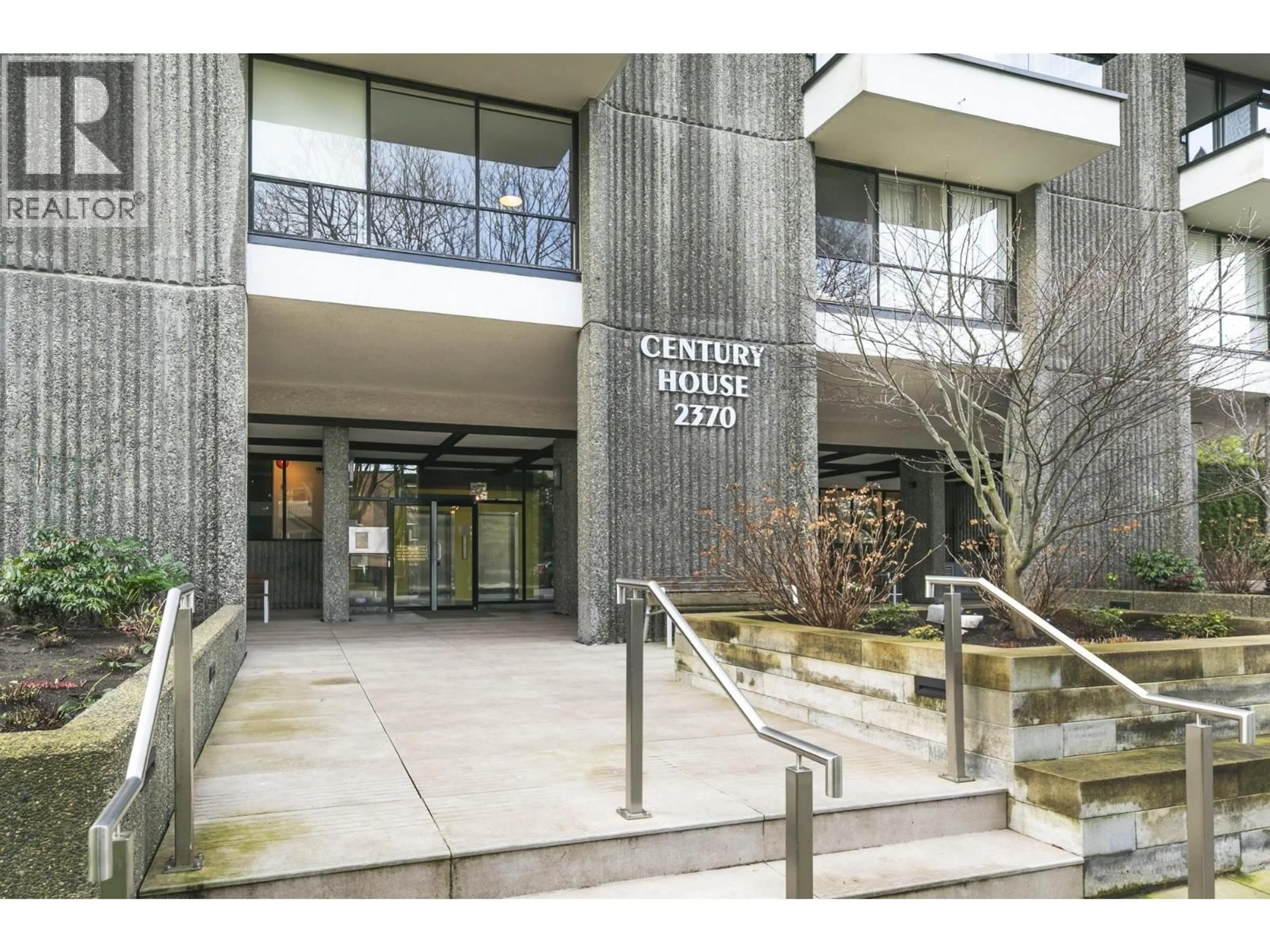 Indoor foyer for 501 - 2370 2ND AVENUE, Vancouver British Columbia V6K1J2