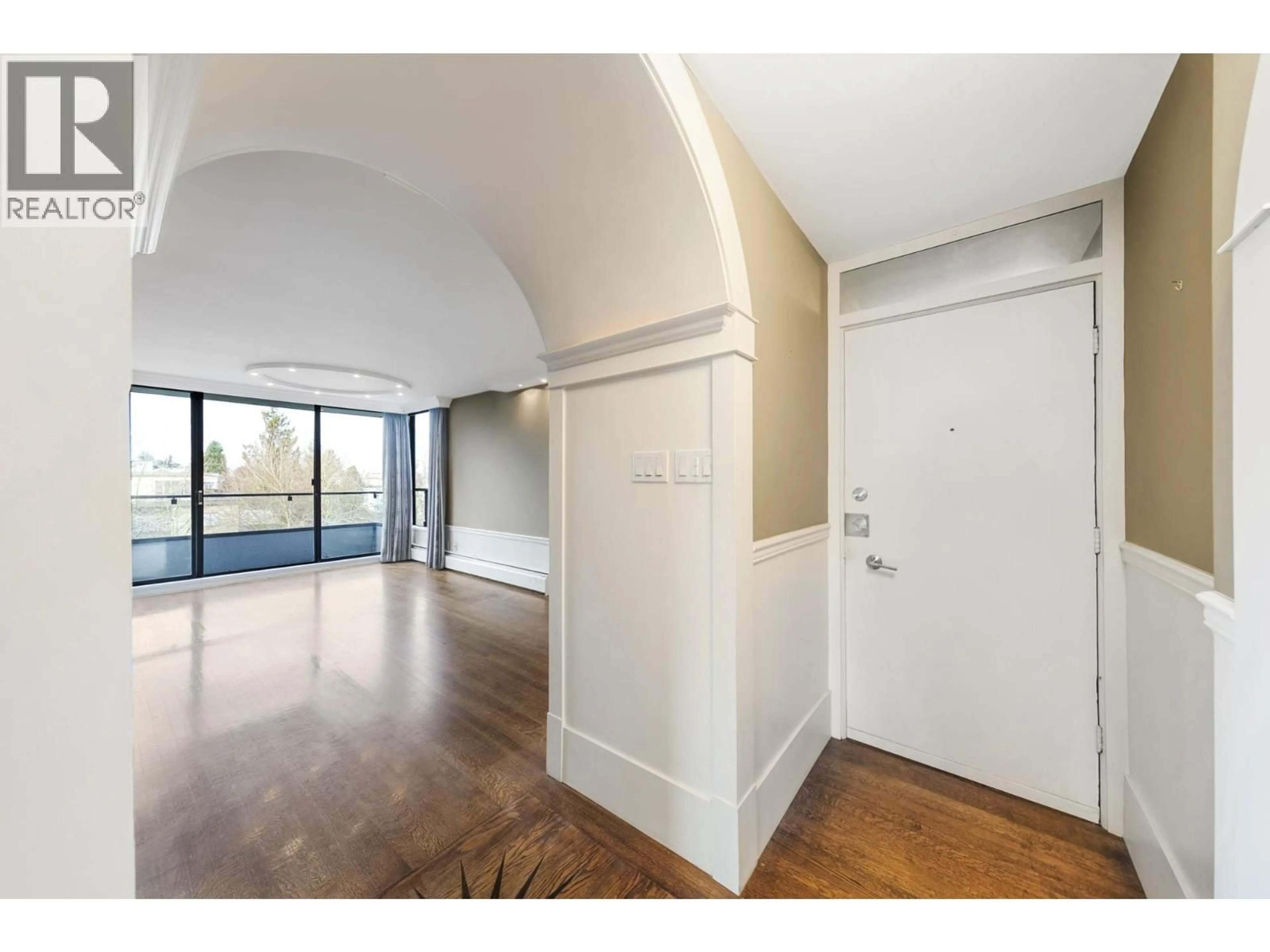 Indoor foyer for 501 - 2370 2ND AVENUE, Vancouver British Columbia V6K1J2