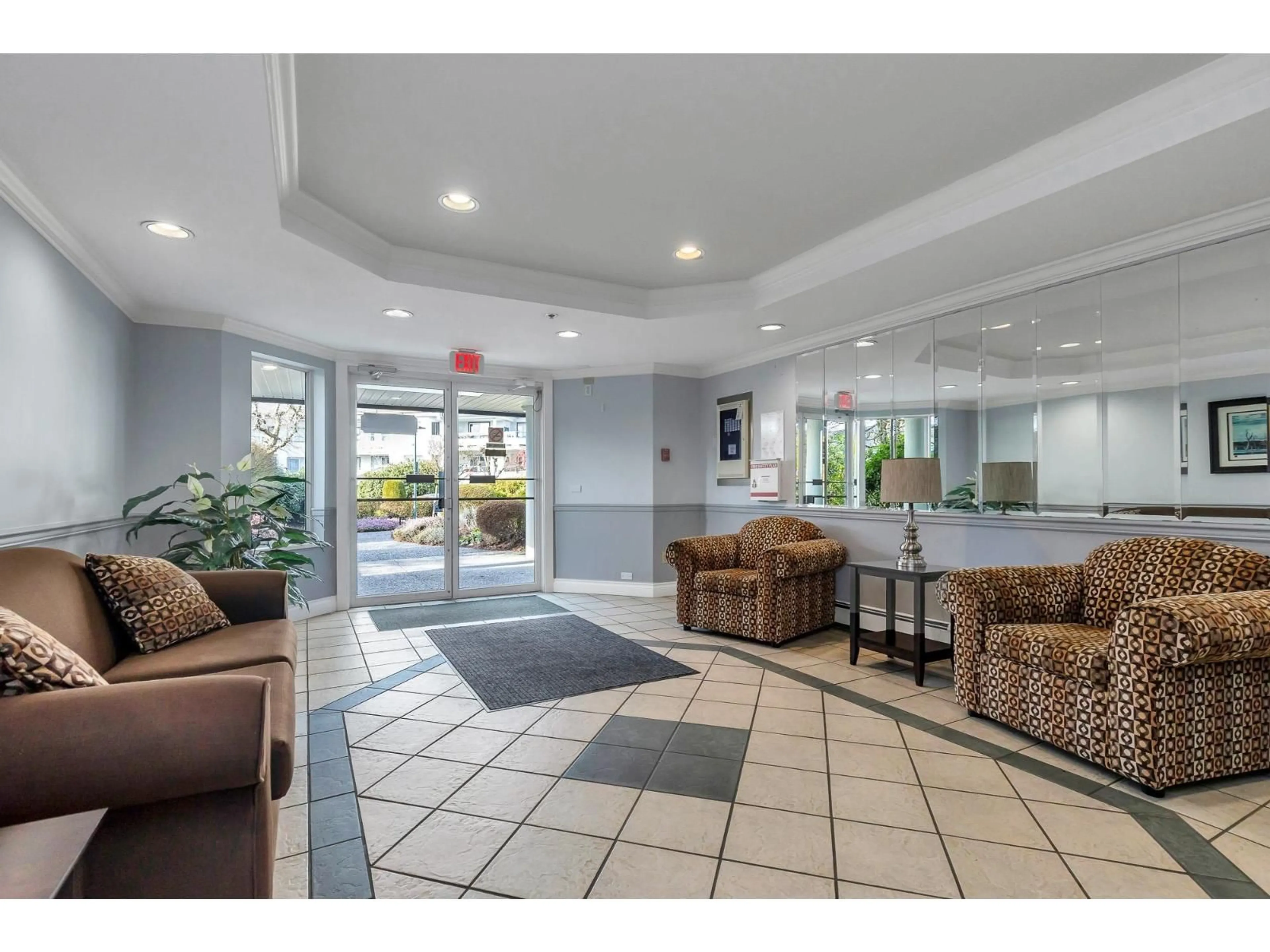 Indoor foyer for 214 - 2451 GLADWIN ROAD, Abbotsford British Columbia V2T3N8