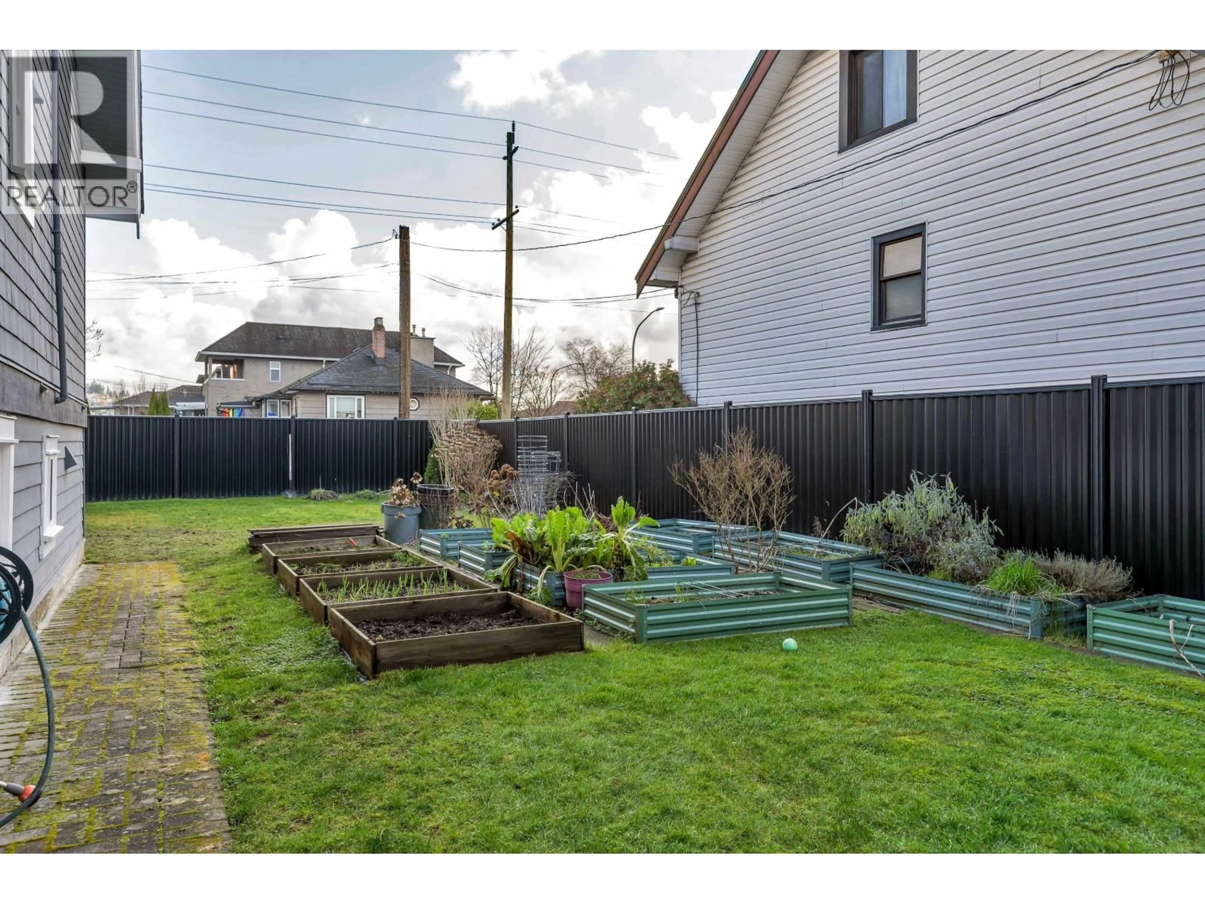 Patio, street for 125 GILMORE AVENUE, Burnaby British Columbia V5C1V6