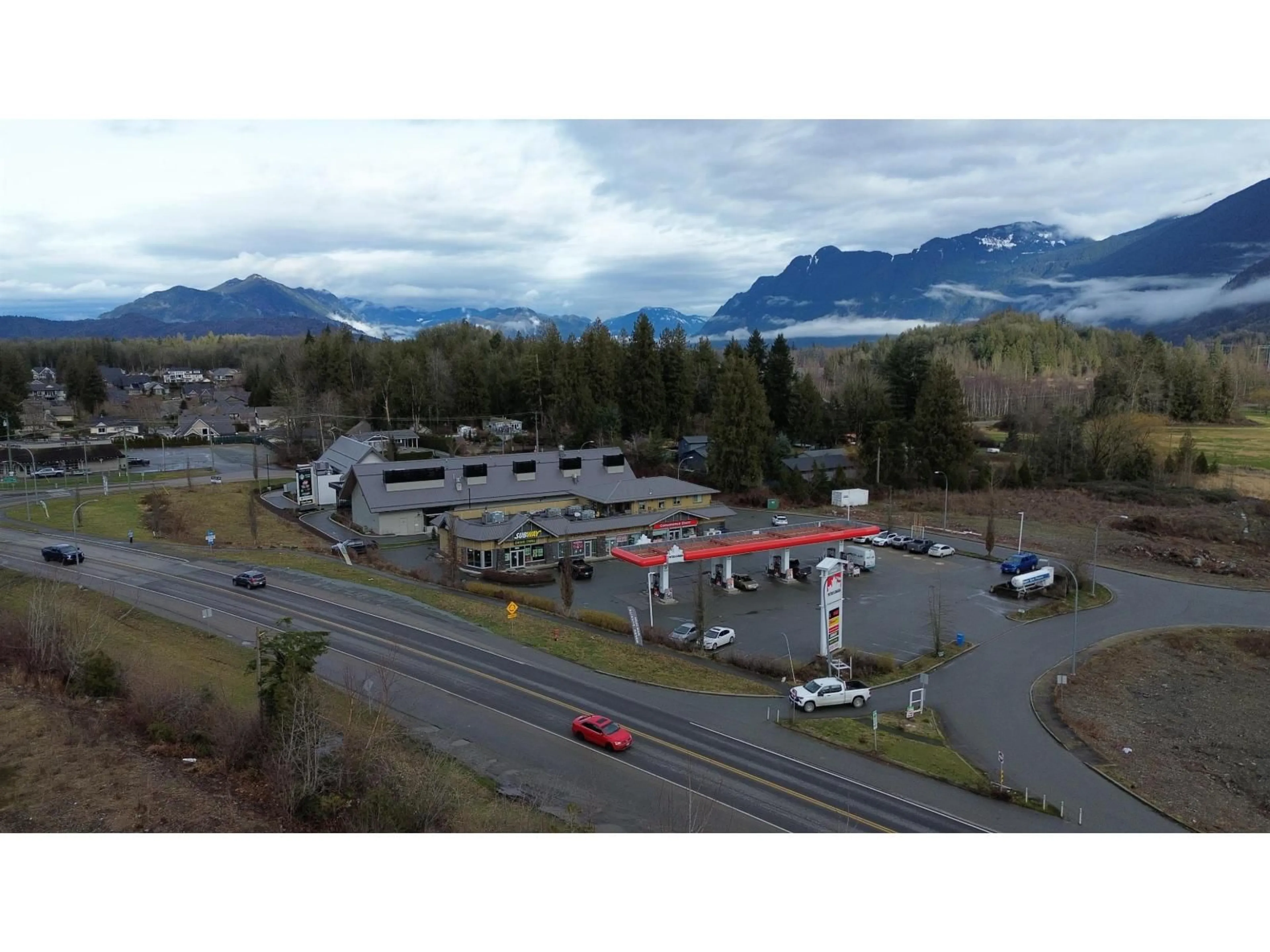 A pic from outside/outdoor area/front of a property/back of a property/a pic from drone, mountain view for 10013 TRILLIUM WAY, Chilliwack British Columbia V0X1X1