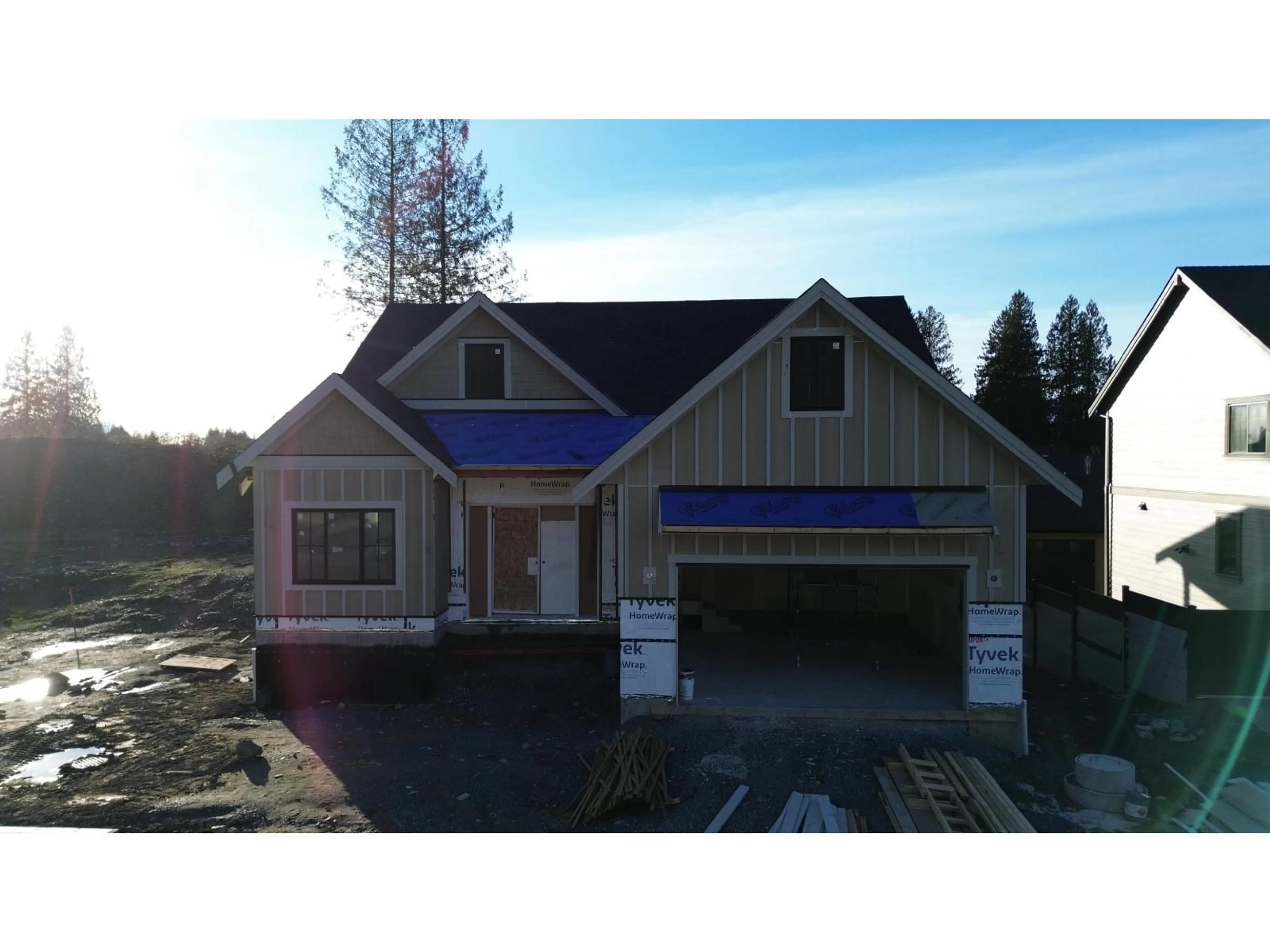 Home with vinyl exterior material, building for 10013 TRILLIUM WAY, Chilliwack British Columbia V0X1X1