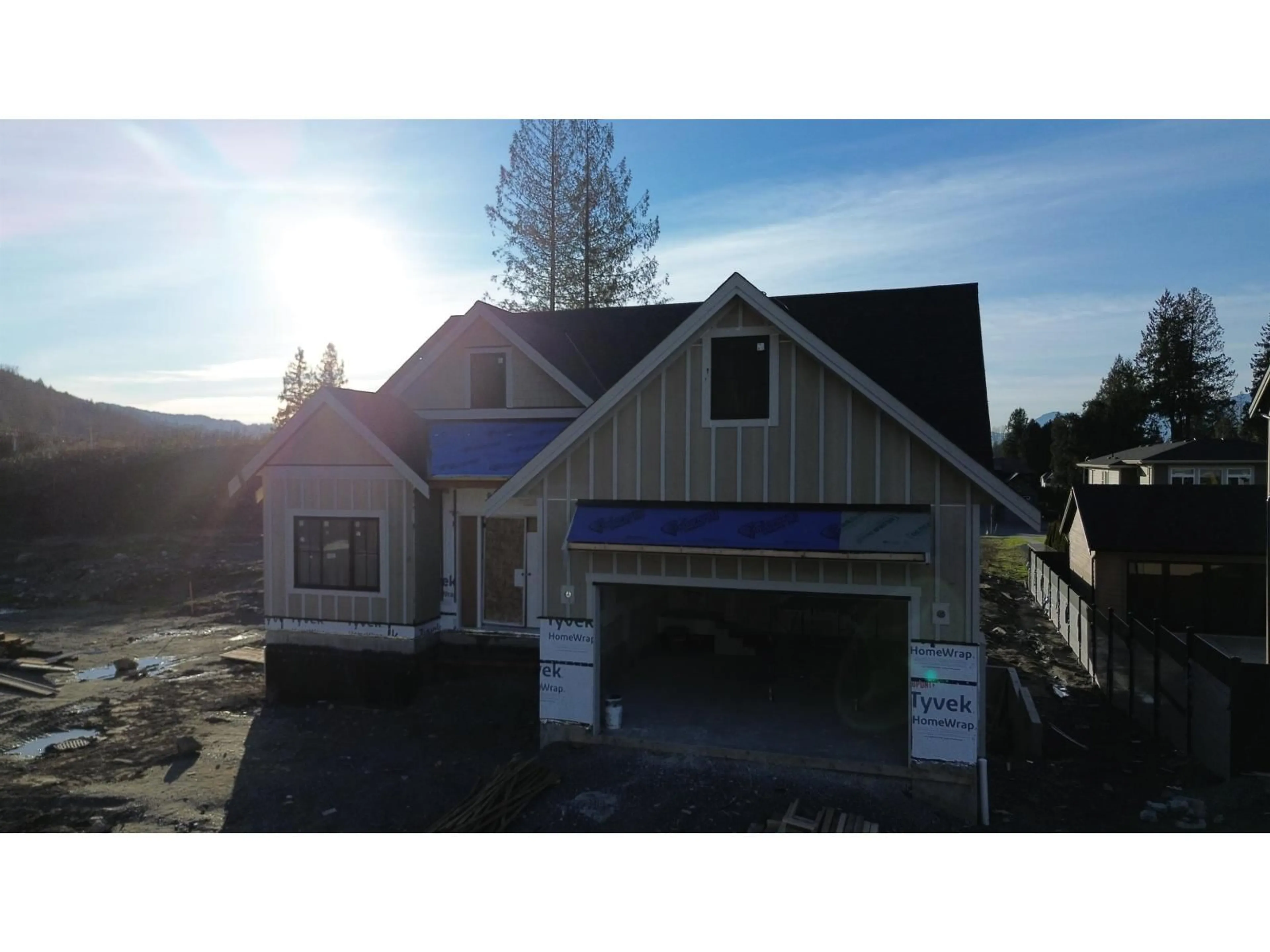Home with vinyl exterior material, building for 10013 TRILLIUM WAY, Chilliwack British Columbia V0X1X1