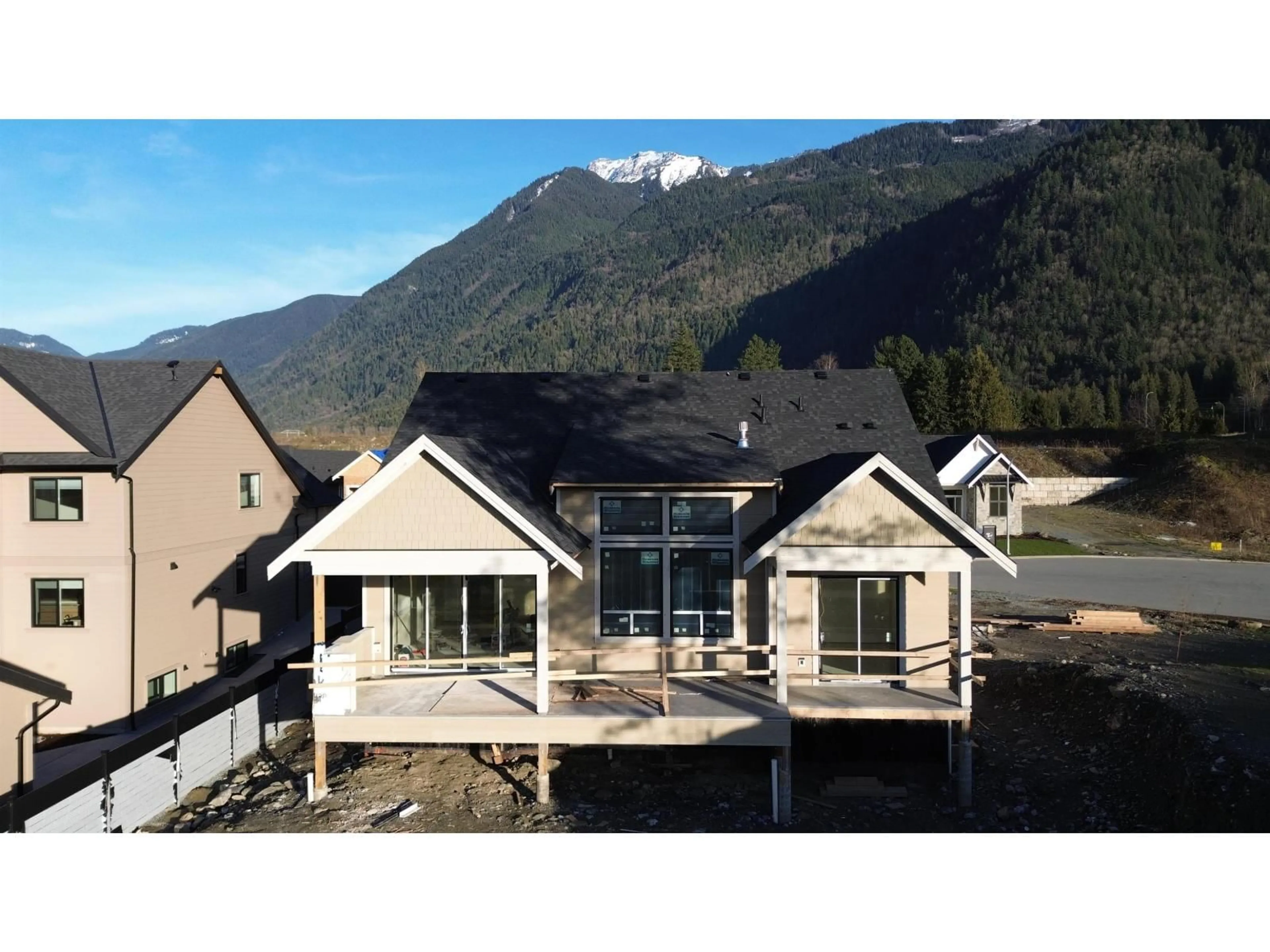 A pic from outside/outdoor area/front of a property/back of a property/a pic from drone, mountain view for 10013 TRILLIUM WAY, Chilliwack British Columbia V0X1X1