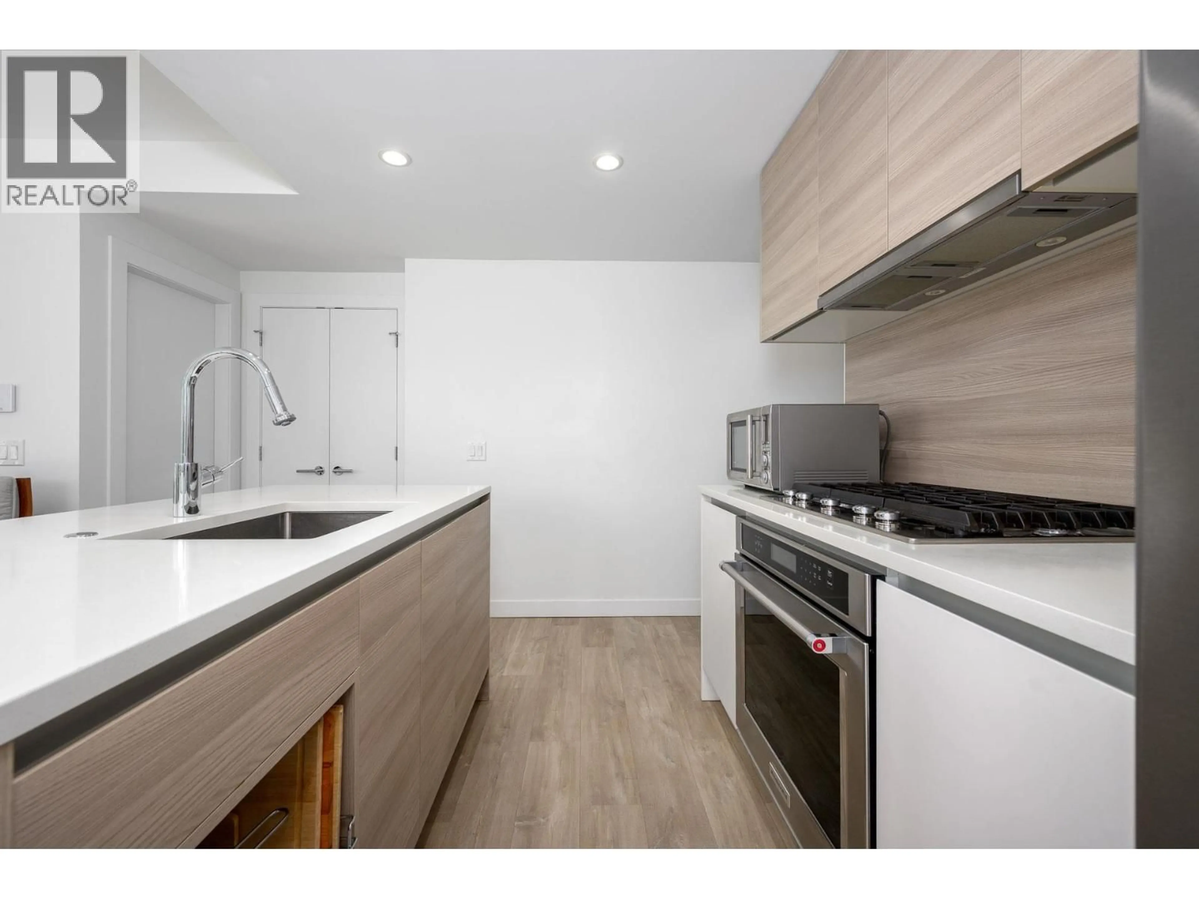 Standard kitchen, wood/laminate floor for 407 - 525 FOSTER AVENUE, Coquitlam British Columbia V3J0H6