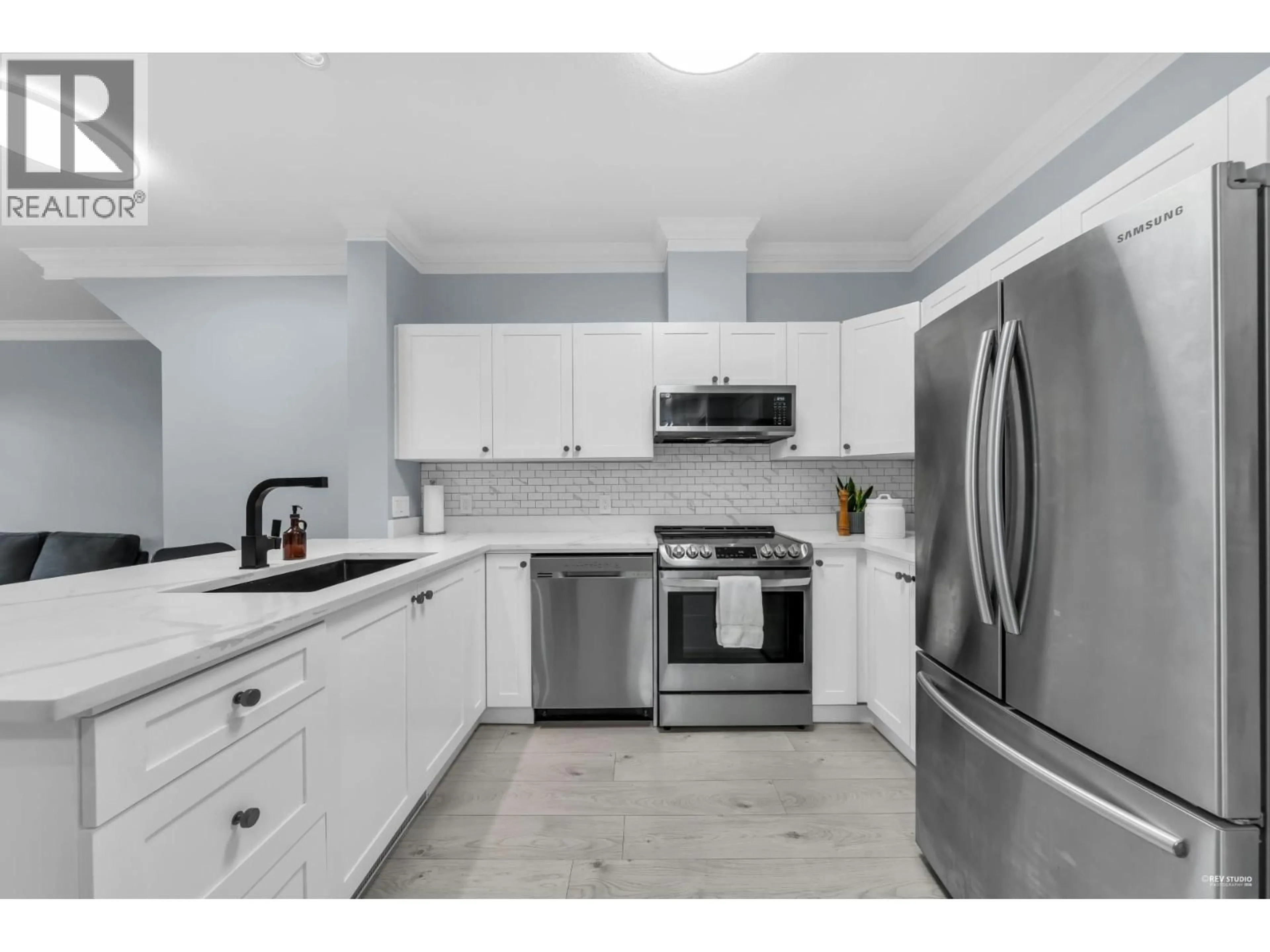 Standard kitchen, unknown for 122 - 18 JACK MAHONY PLACE, New Westminster British Columbia V3L5V8