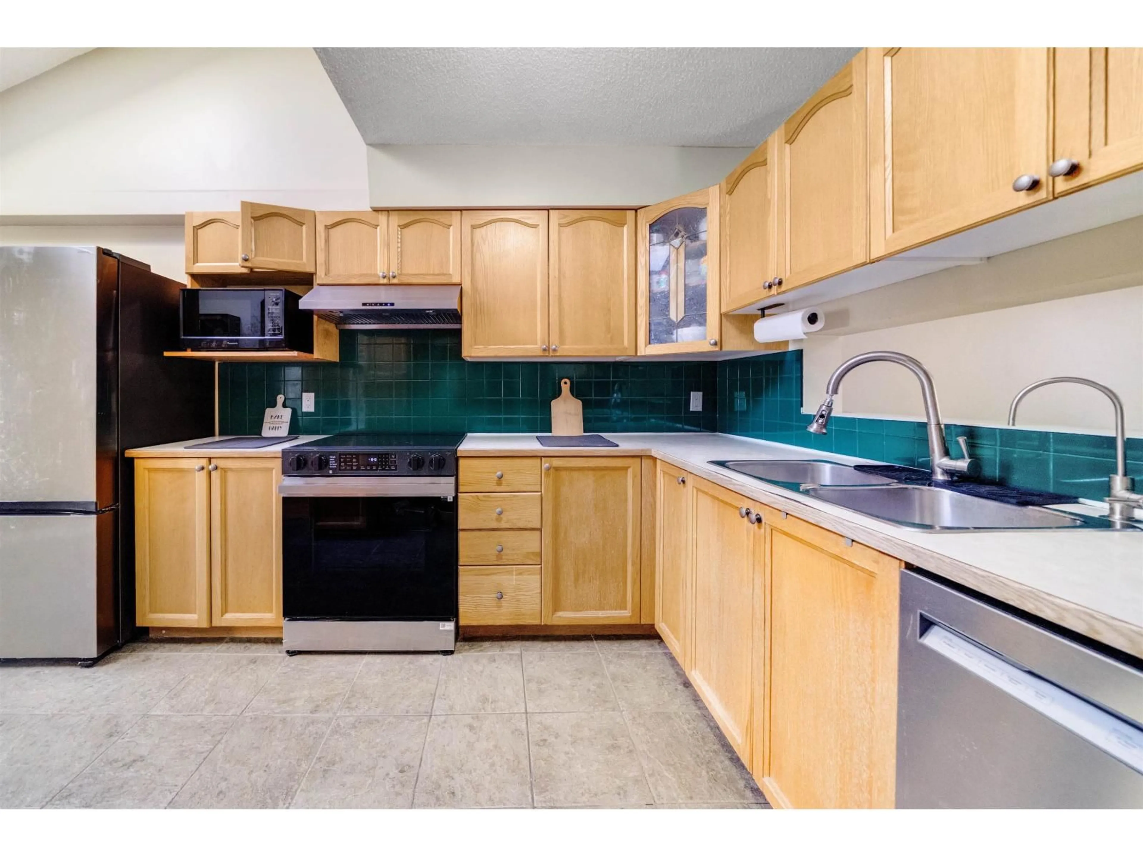 Standard kitchen, ceramic/tile floor for 73 - 9045 WALNUT GROVE DRIVE, Langley British Columbia V1M2E1