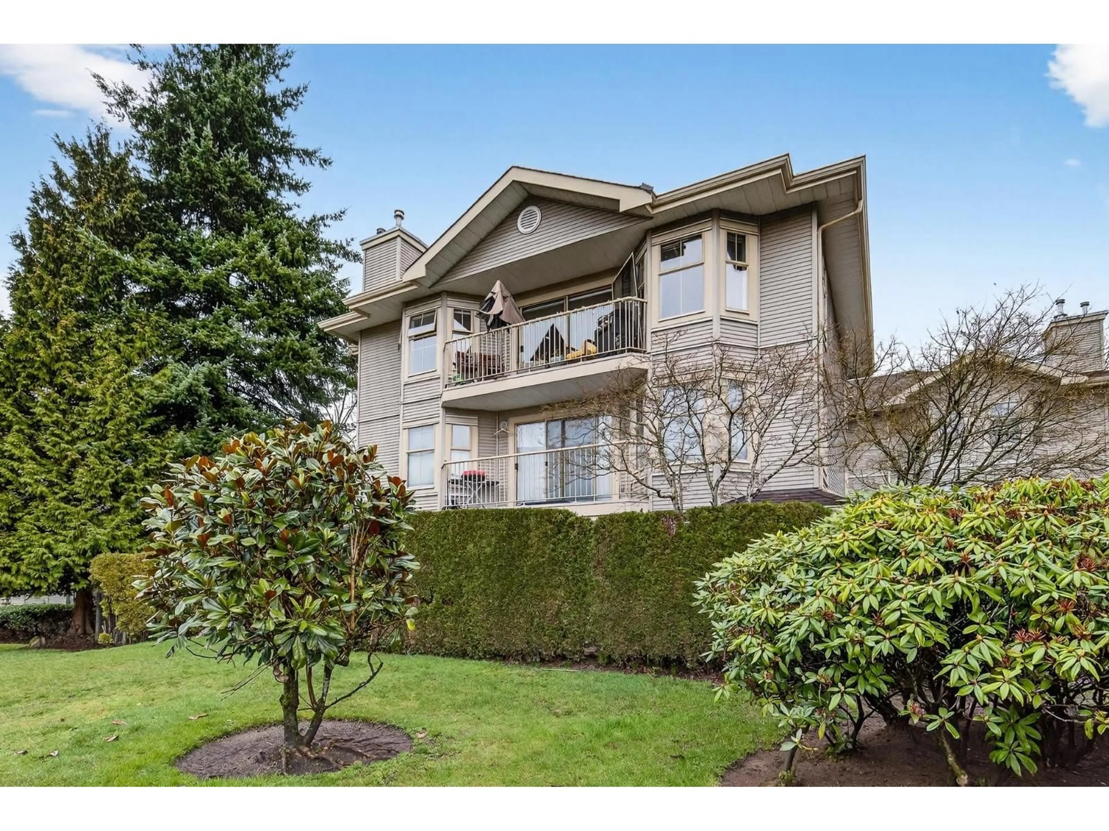 Home with vinyl exterior material, street for 201 - 10720 138 STREET, Surrey British Columbia V3T4K5