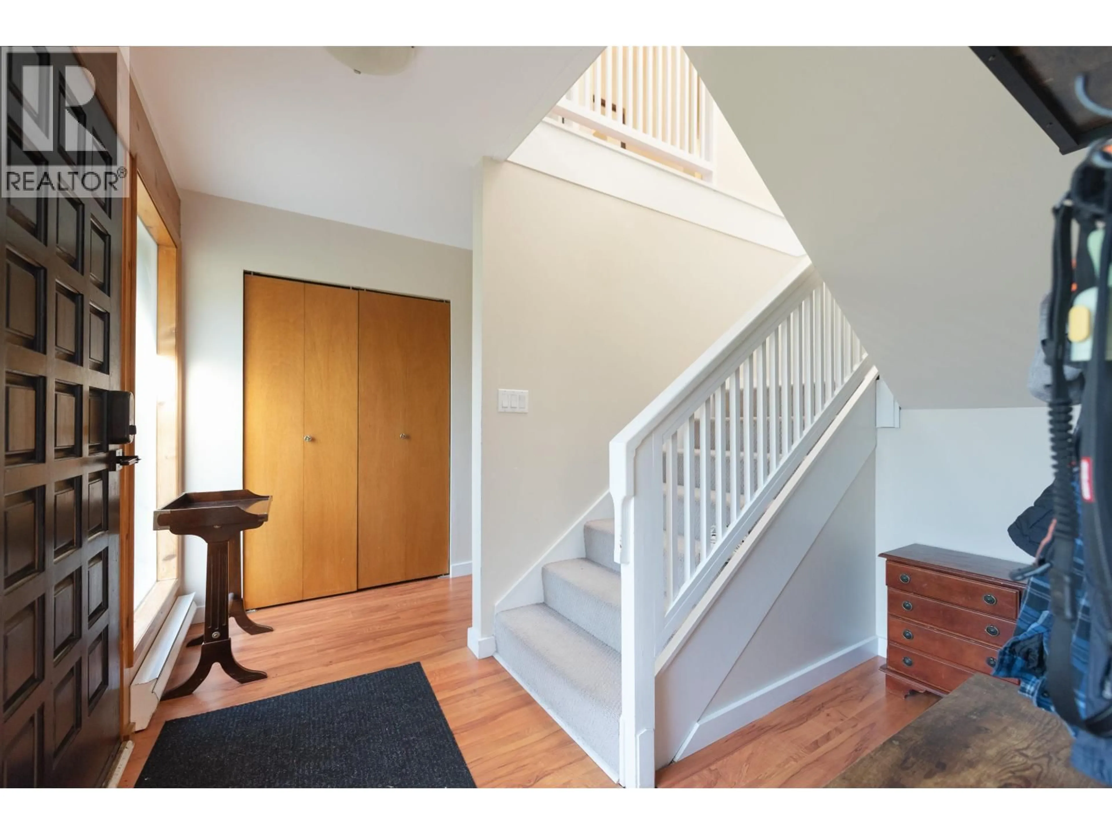 Indoor entryway for 7862 EAGLE DRIVE, Halfmoon Bay British Columbia V7Z1A3