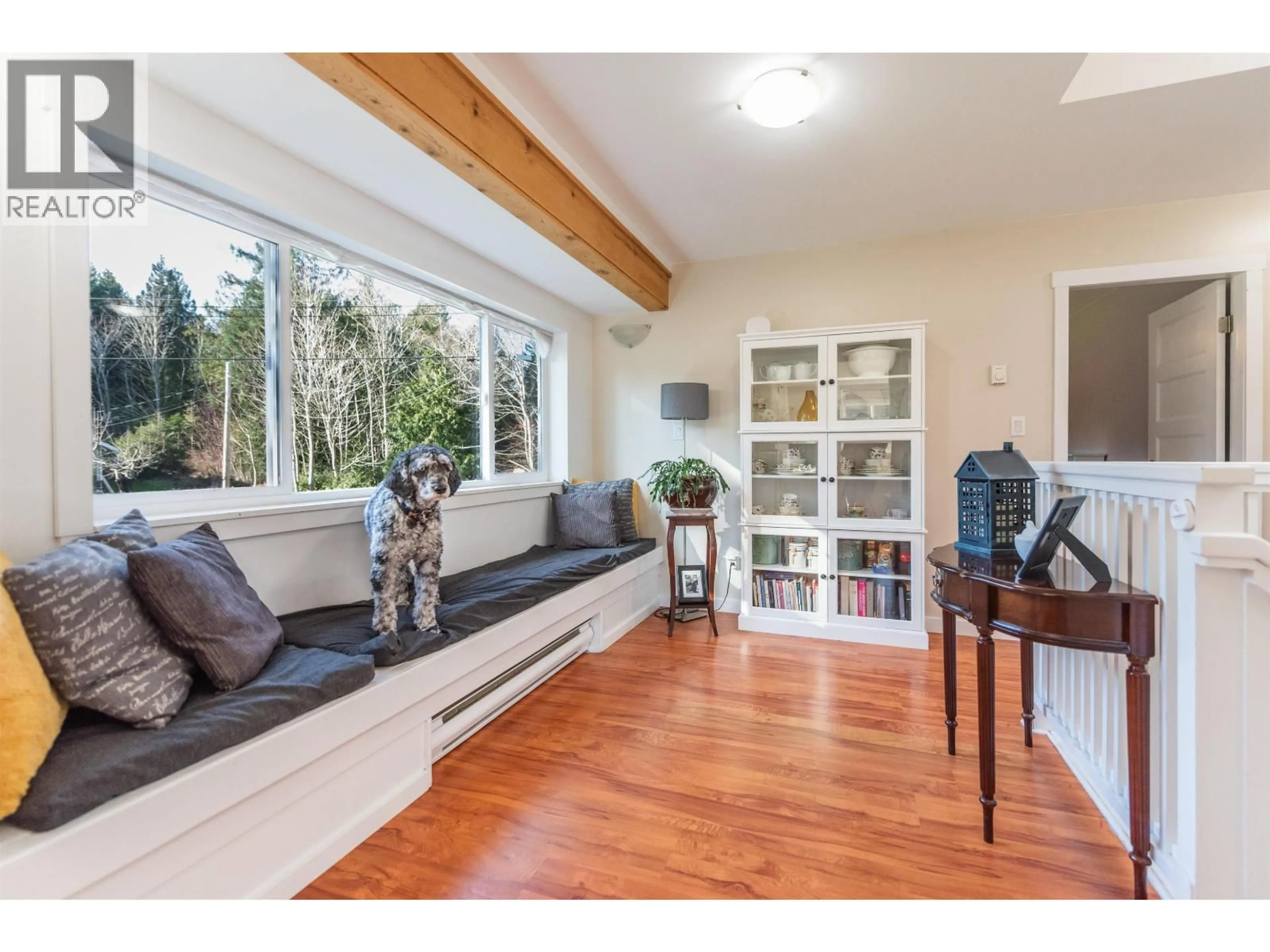 Living room with furniture, wood/laminate floor for 7862 EAGLE DRIVE, Halfmoon Bay British Columbia V7Z1A3