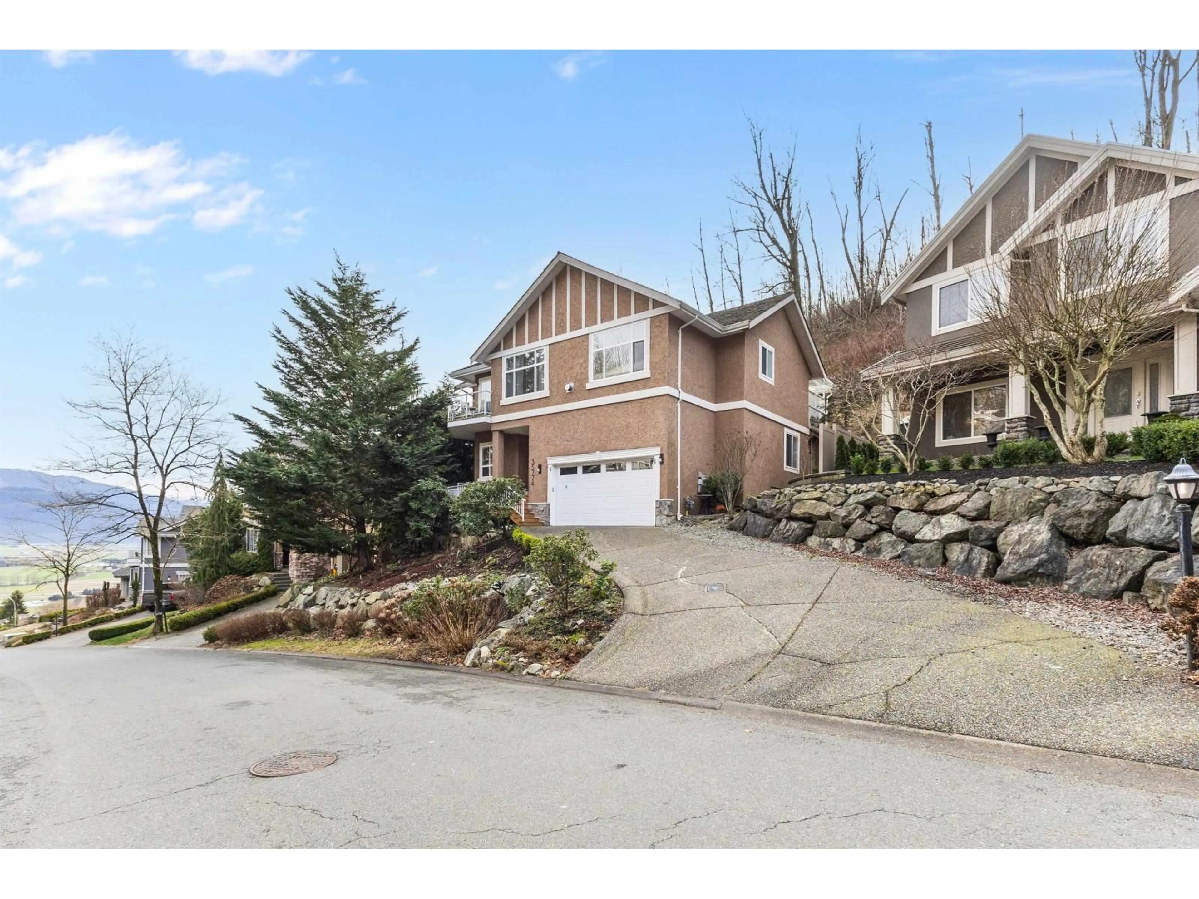 A pic from outside/outdoor area/front of a property/back of a property/a pic from drone, unknown for 35774 REGAL PARKWAY, Abbotsford British Columbia V3G2W2