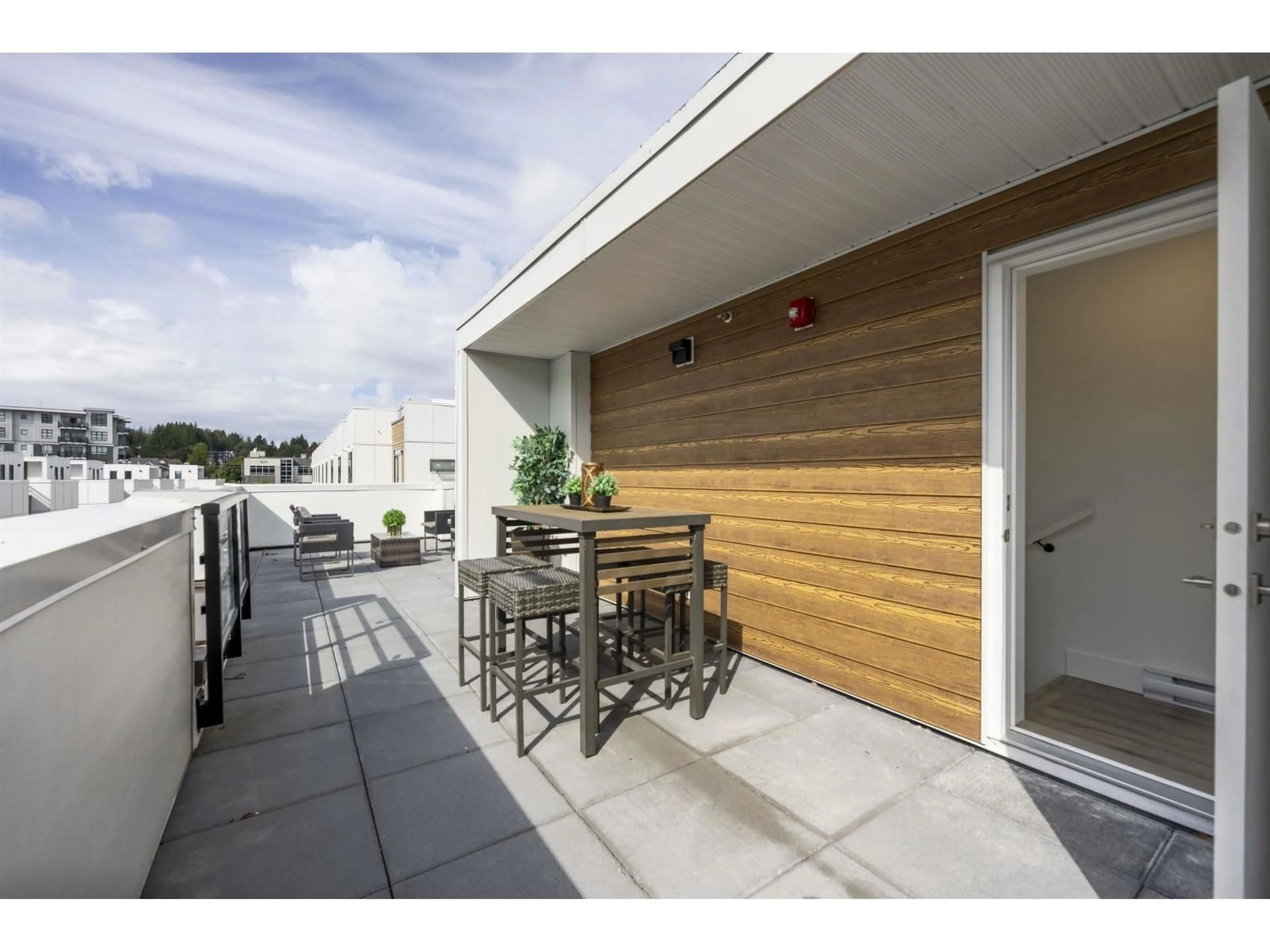 Patio, street for 35 - 6328 KING GEORGE BOULEVARD, Surrey British Columbia V3X0L4