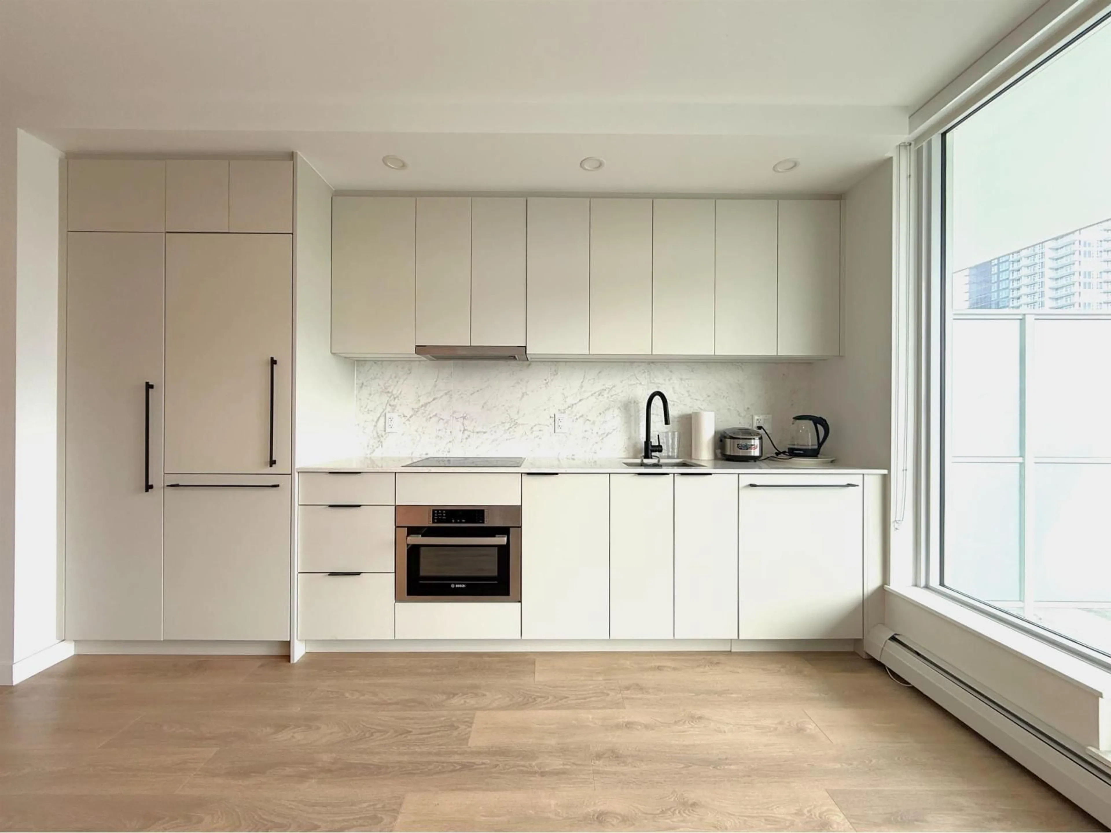 Standard kitchen, unknown for 13685 102 AVENUE, Surrey British Columbia V3T0S2