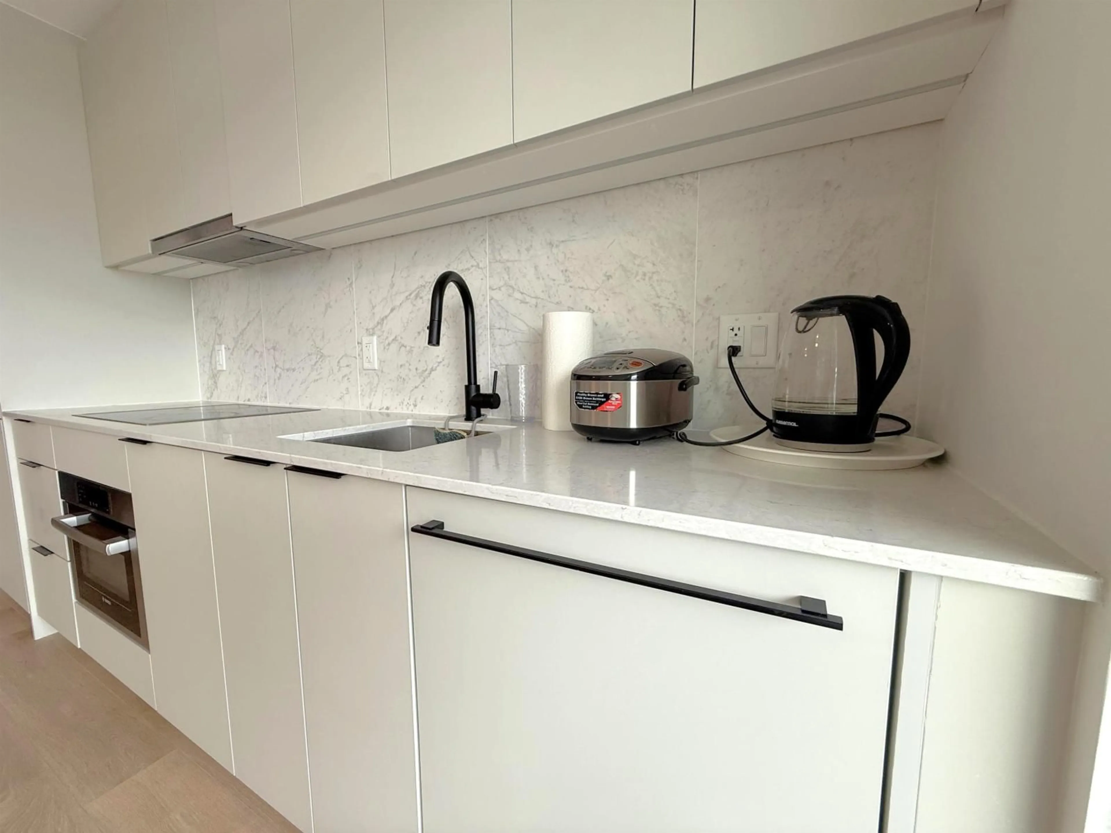 Standard kitchen, unknown for 13685 102 AVENUE, Surrey British Columbia V3T0S2