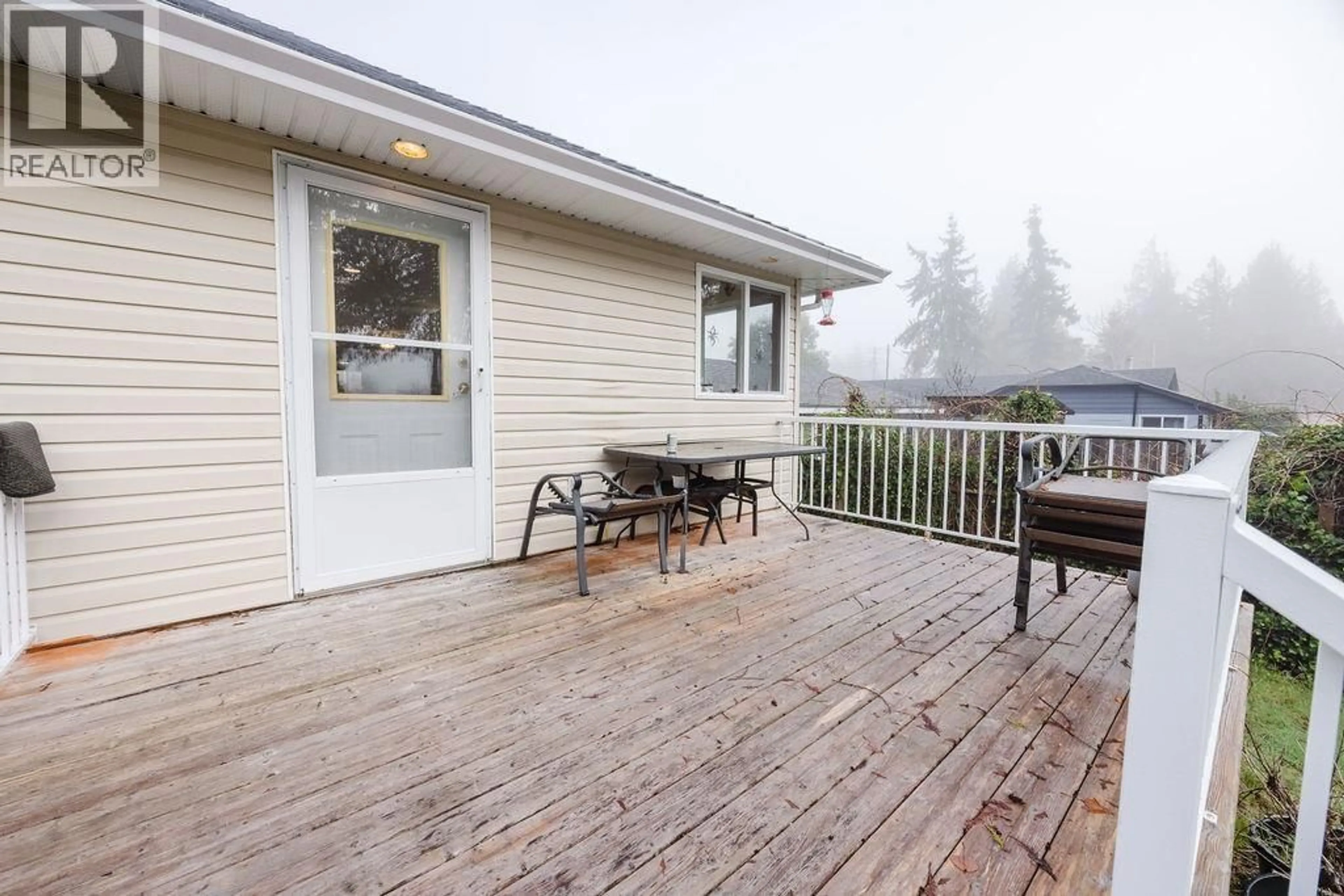 Patio, unknown for 5809 ANCHOR ROAD, Sechelt British Columbia V7Z0N3