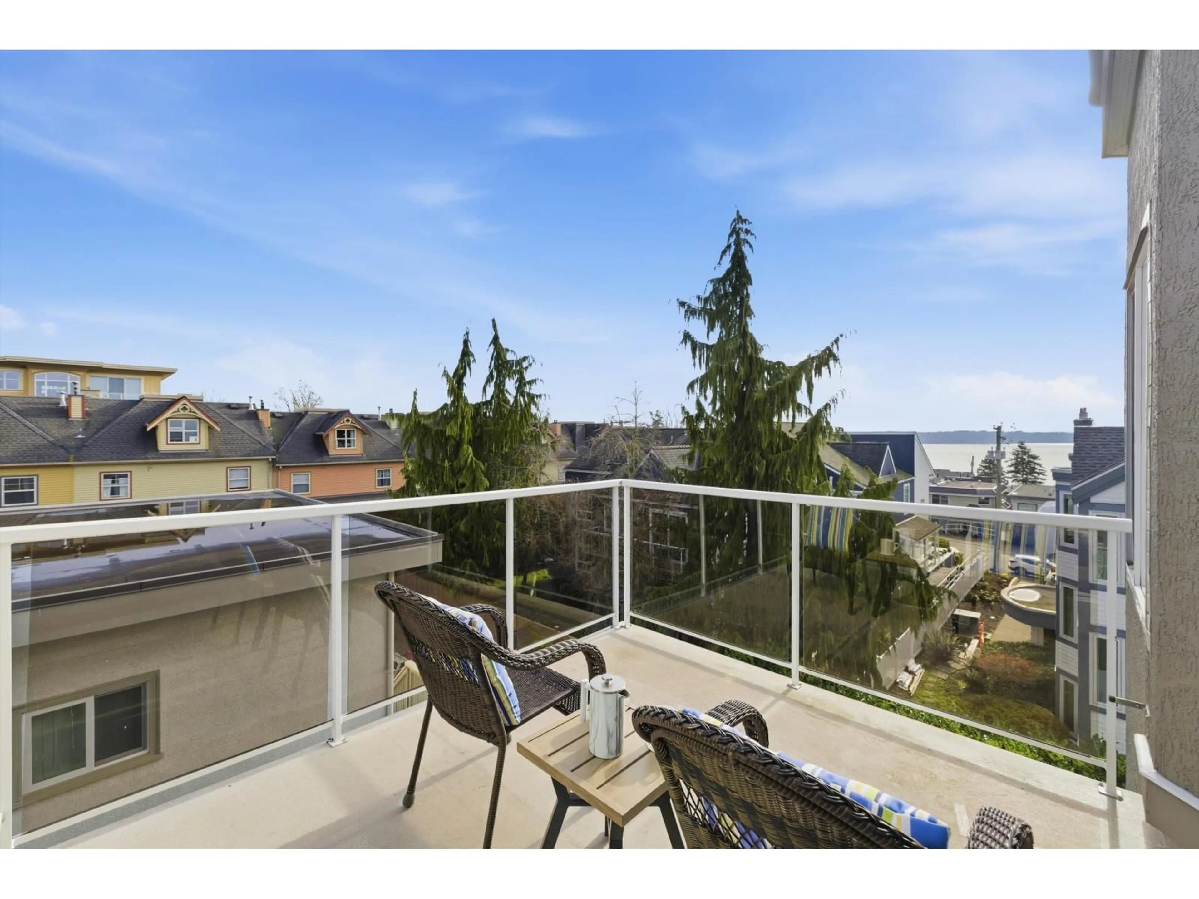 Patio, water/lake/river/ocean view for 302 - 15130 PROSPECT AVENUE, White Rock British Columbia V4B2B9