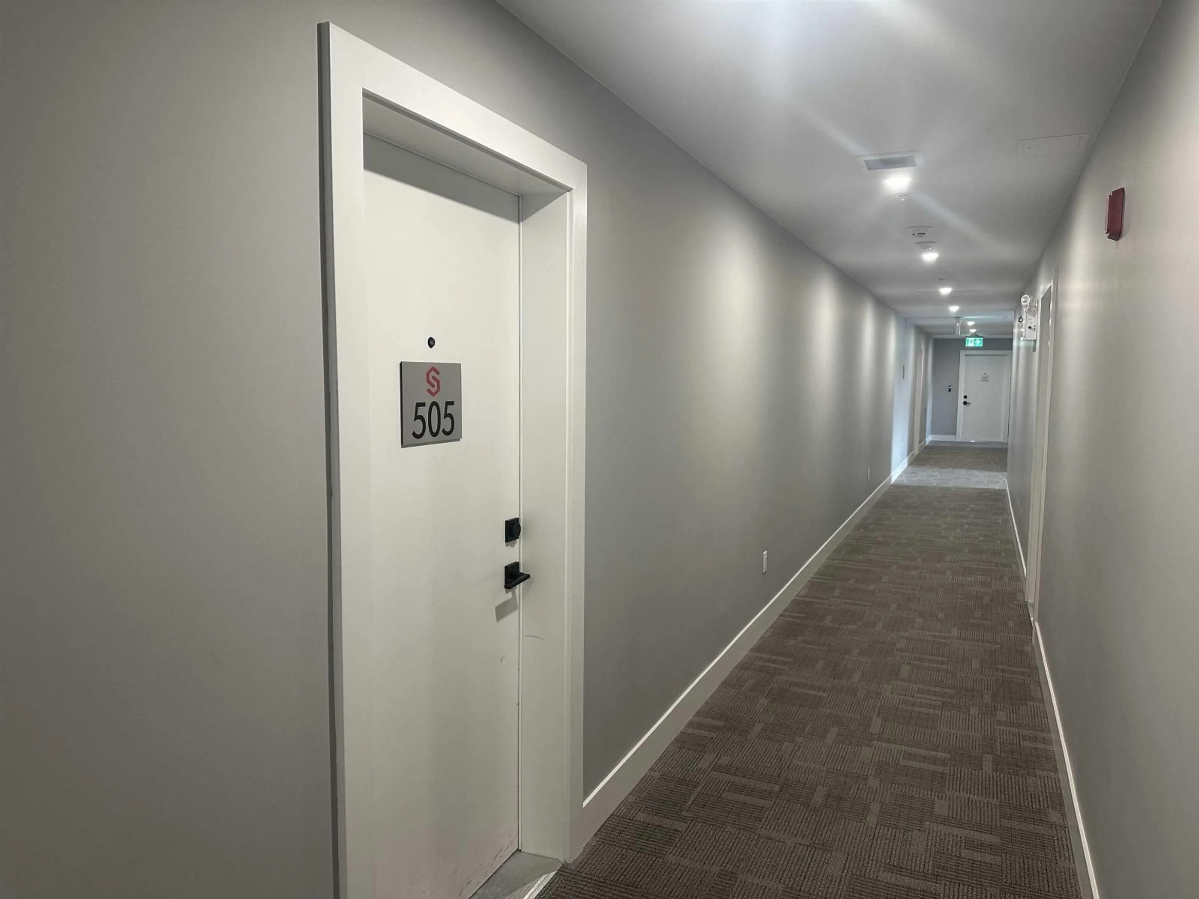Indoor foyer for 505 - 6285 KING GEORGE BOULEVARD, Surrey British Columbia V3X0L3