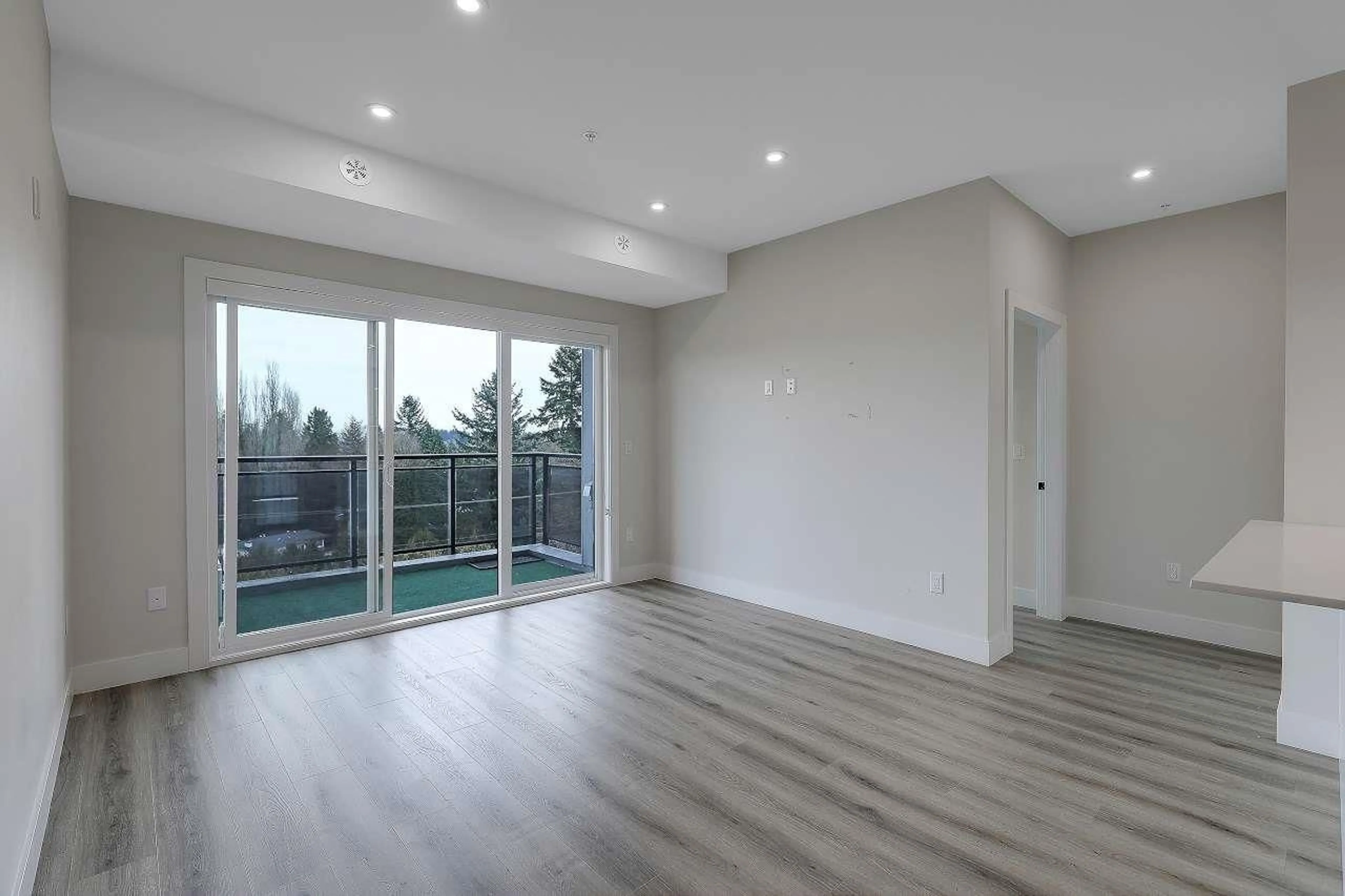 A pic of a room for 505 - 6285 KING GEORGE BOULEVARD, Surrey British Columbia V3X0L3