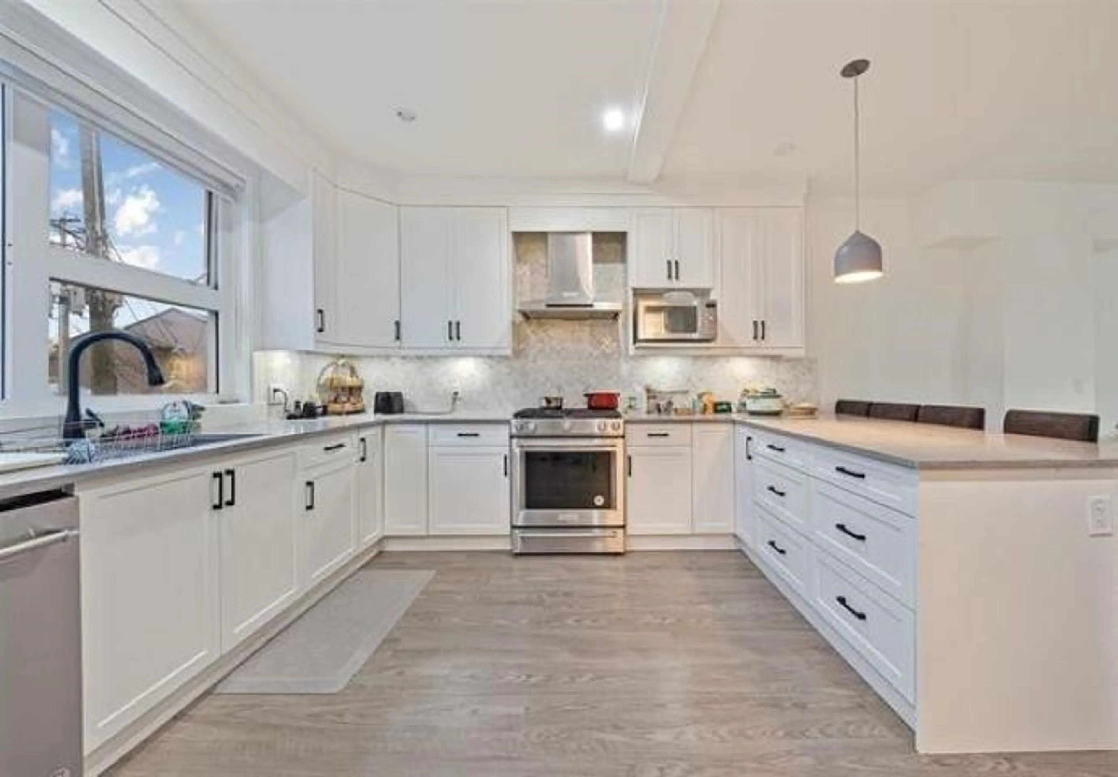 Open concept kitchen, ceramic/tile floor for 6 - 22334 48 AVENUE, Langley British Columbia V3A3N5