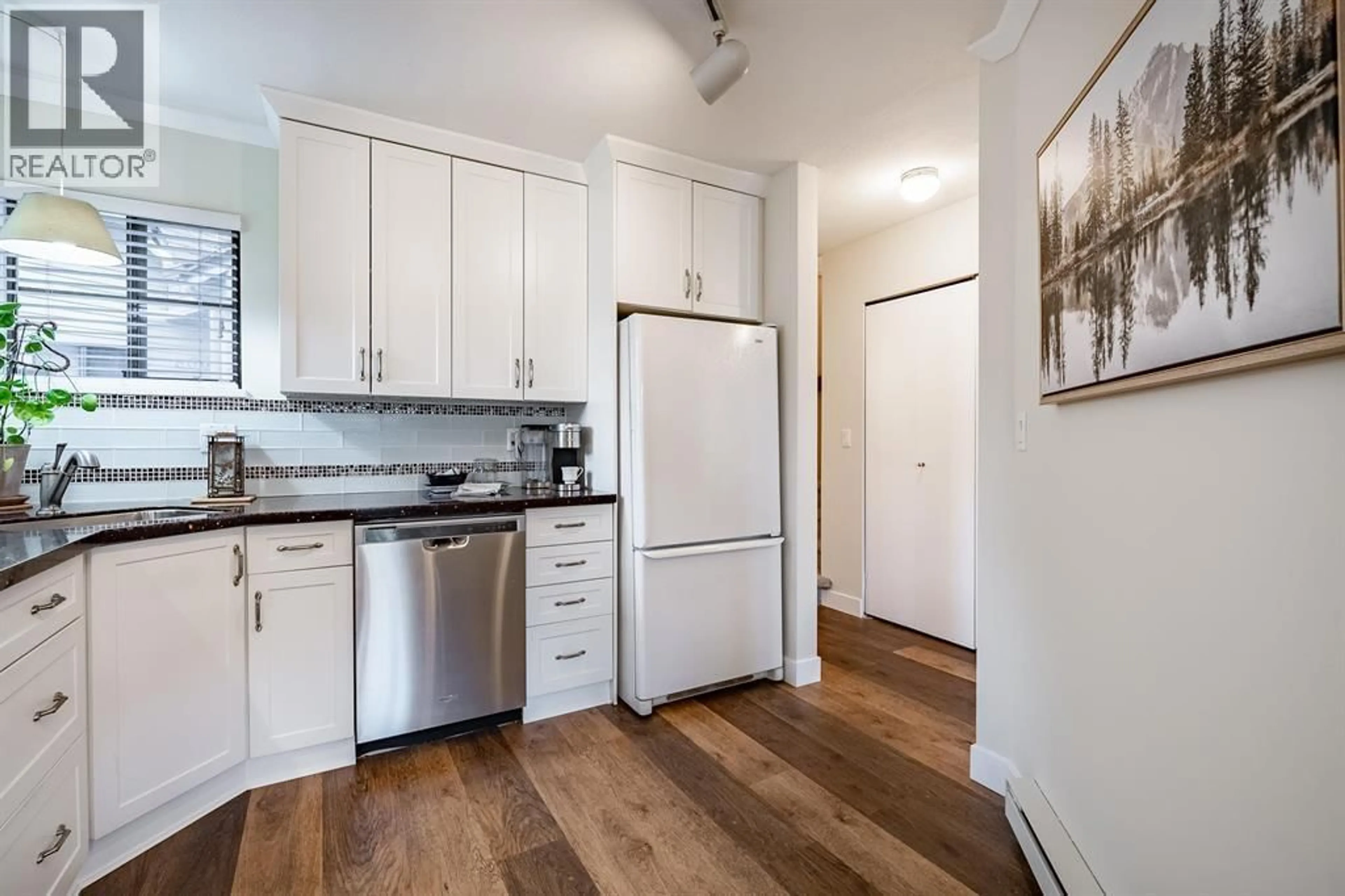 Standard kitchen, unknown for 29 - 98 BEGIN STREET, Coquitlam British Columbia V3K6M9