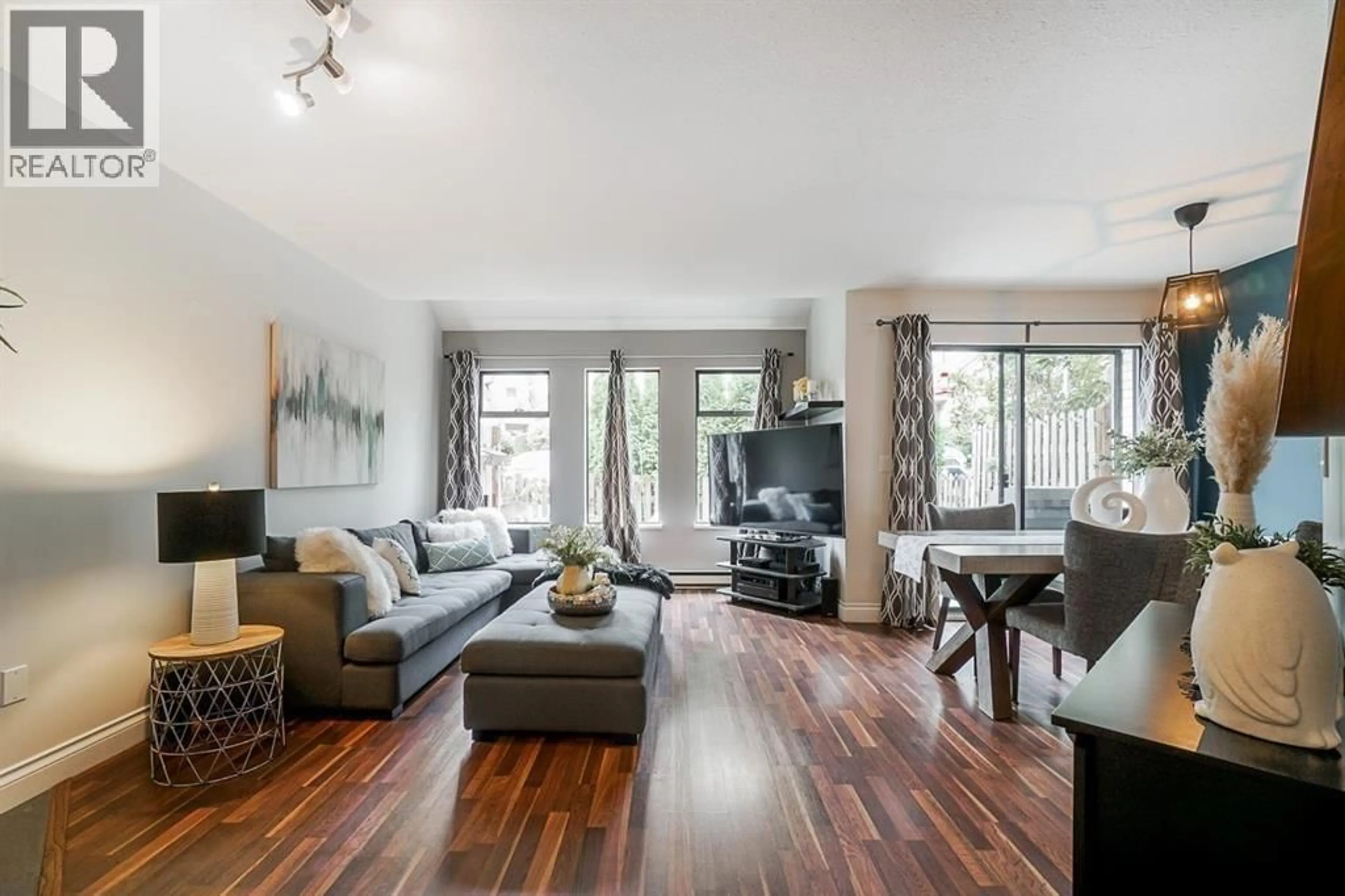 Living room with furniture, wood/laminate floor for 29 - 98 BEGIN STREET, Coquitlam British Columbia V3K6M9