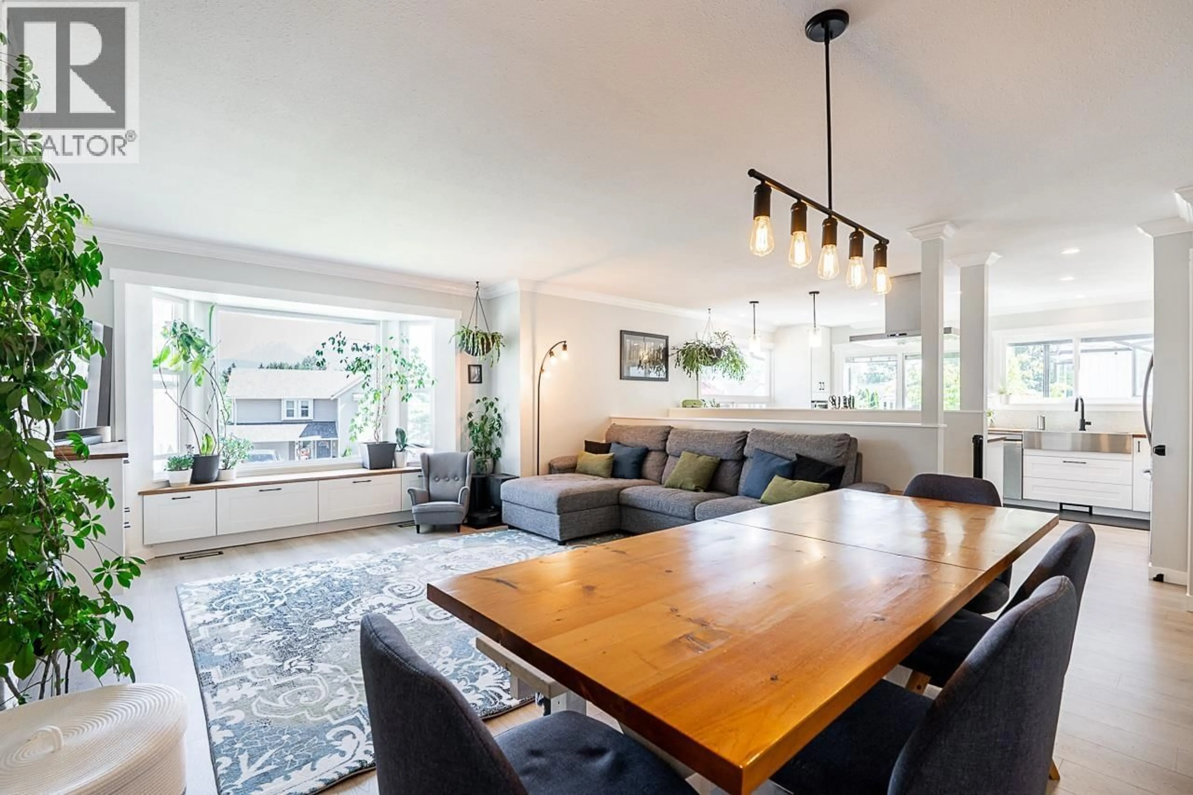 Living room with furniture, wood/laminate floor for 22534 KENDRICK LOOP, Maple Ridge British Columbia V2X9W4