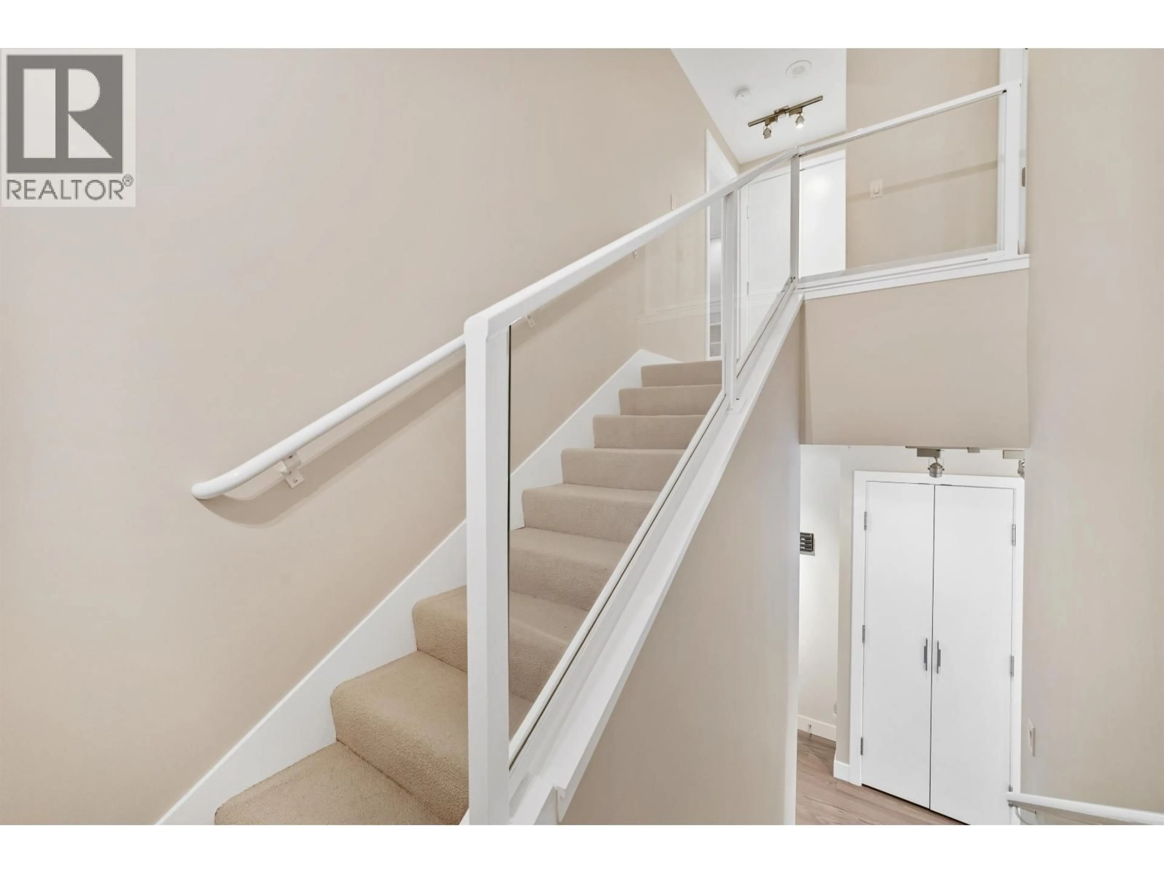 Stairs for 106 - 958 RIDGEWAY AVENUE, Coquitlam British Columbia V3K0C5