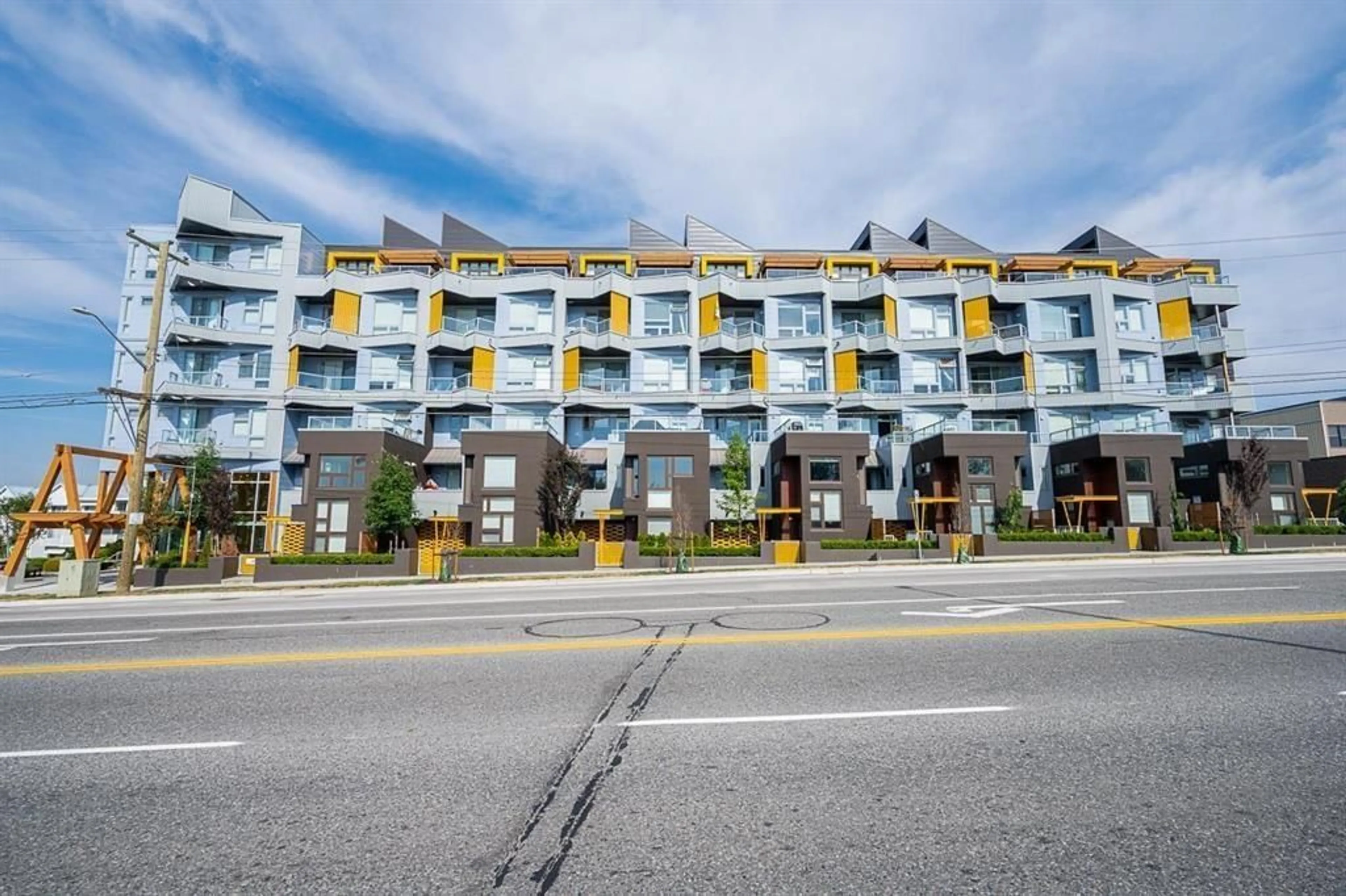 Patio, building for 202 - 32828 LANDEAU PLACE, Abbotsford British Columbia V2S0M4