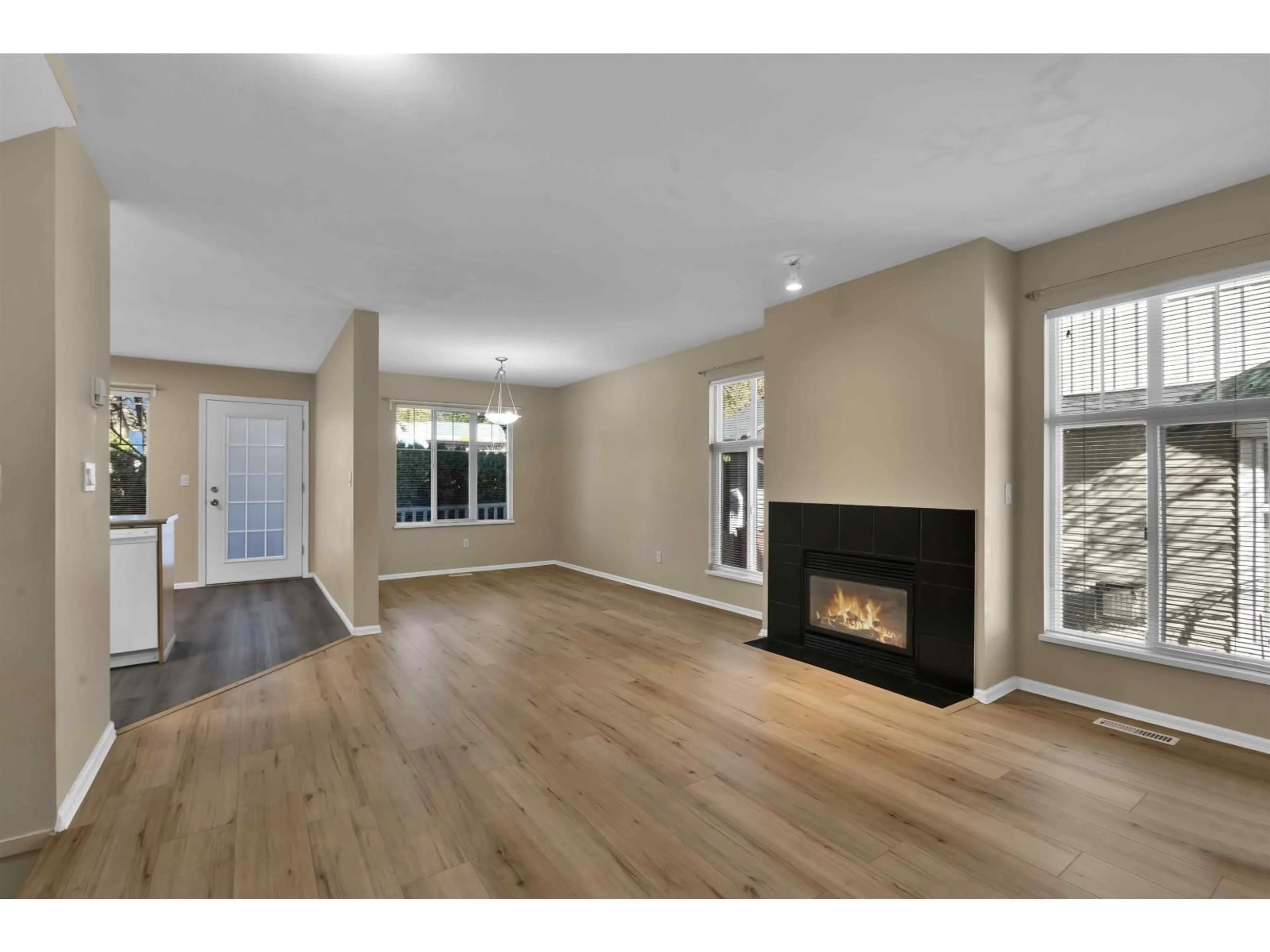 Unknown for 34 - 6747 137 STREET, Surrey British Columbia V3W9C4