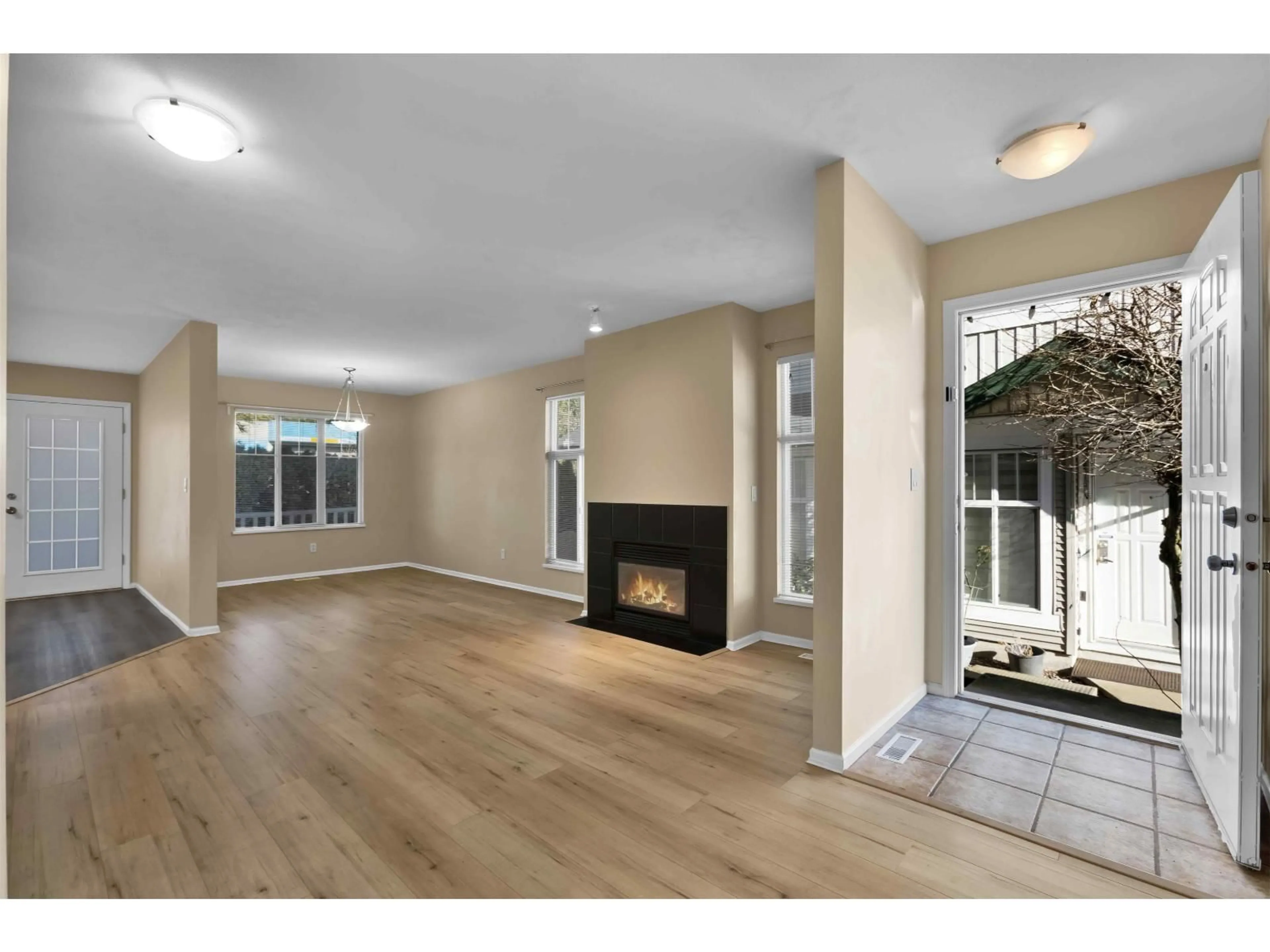 Unknown for 34 - 6747 137 STREET, Surrey British Columbia V3W9C4