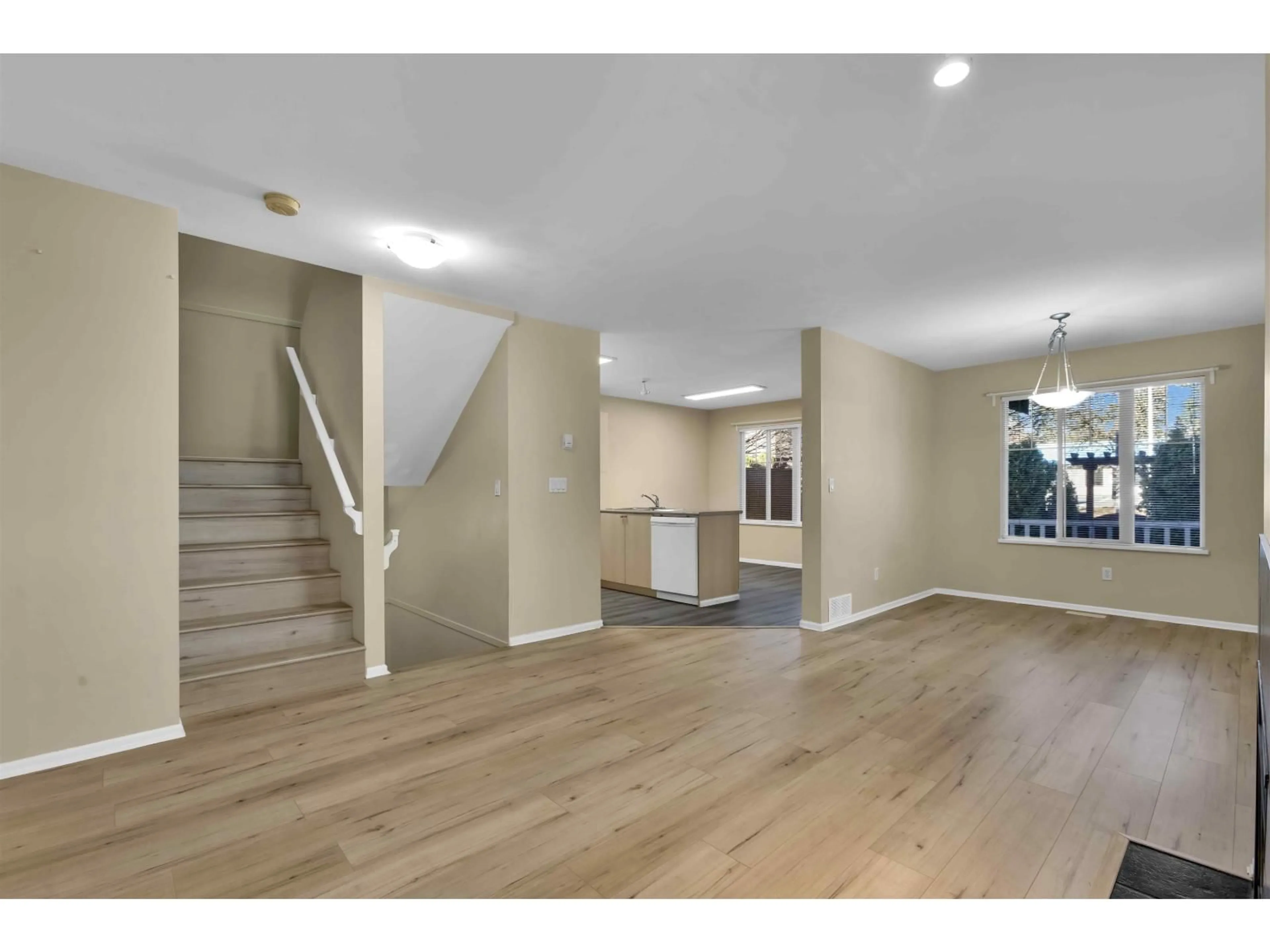 Unknown for 34 - 6747 137 STREET, Surrey British Columbia V3W9C4