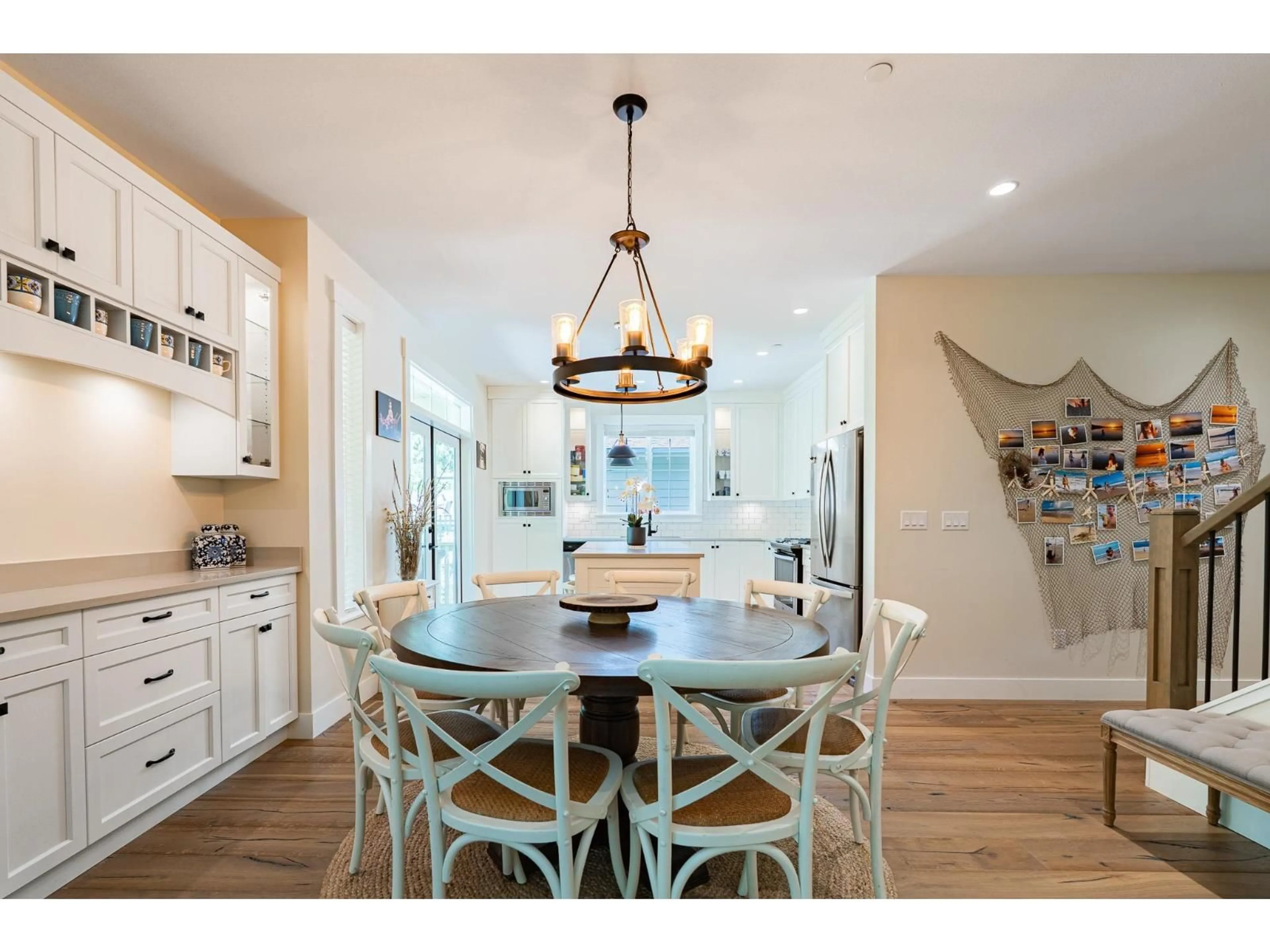 Open concept kitchen, unknown for 43318 CREEKSIDE CIRCLE, Chilliwack British Columbia V2R0Z4