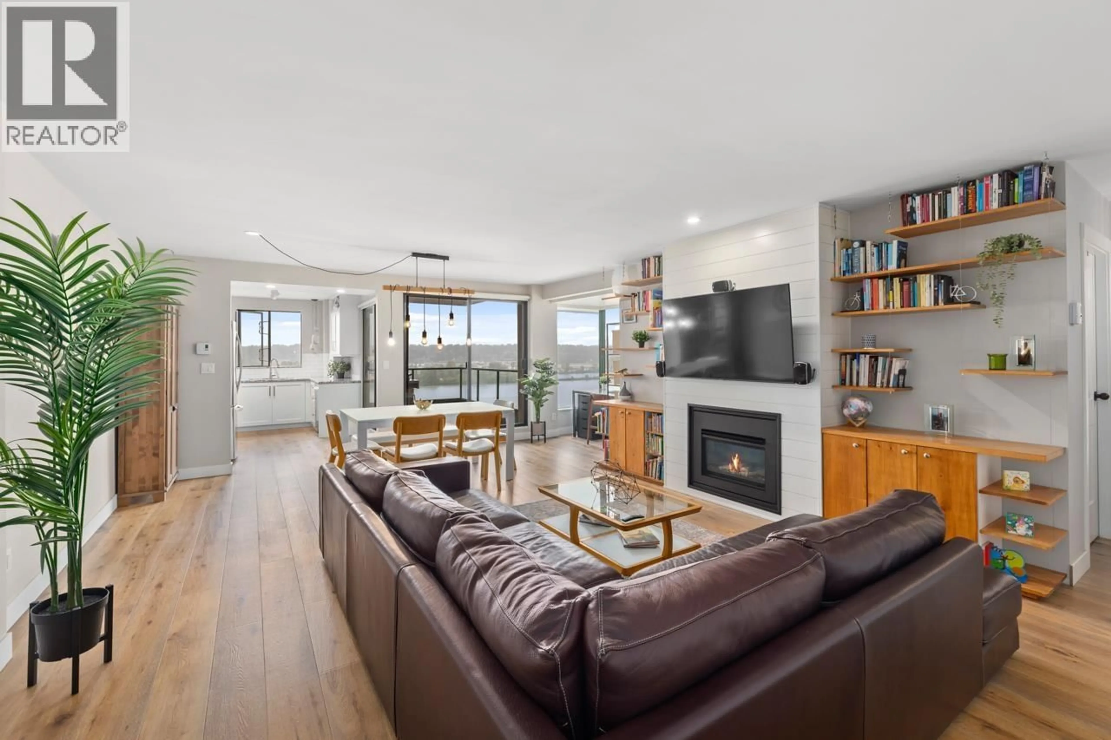 Living room with furniture, wood/laminate floor for 502 - 410 CARNARVON STREET, New Westminster British Columbia V3L5N9