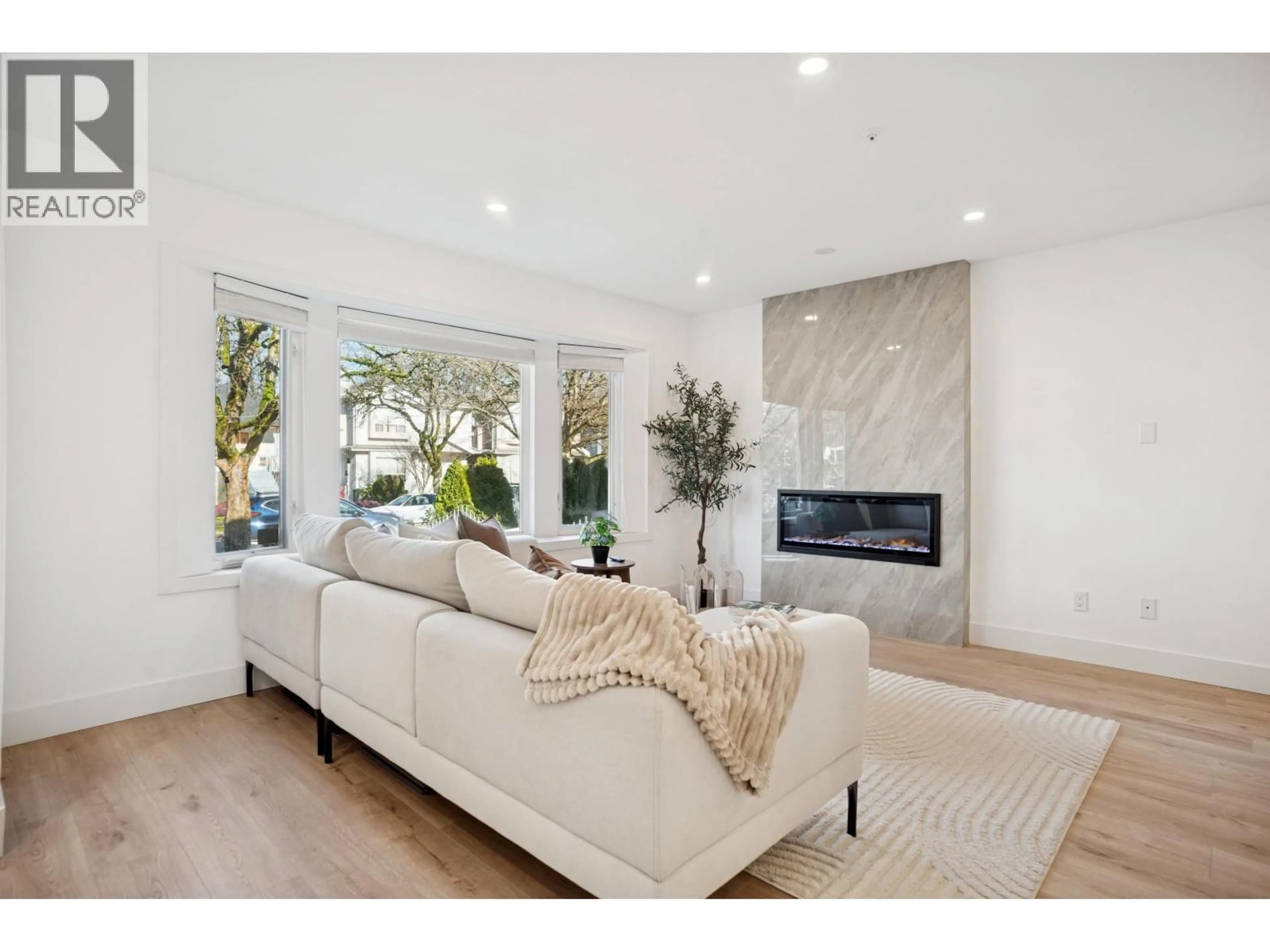 Living room with furniture, unknown for 2168 8TH AVENUE, Vancouver British Columbia V5N1V5