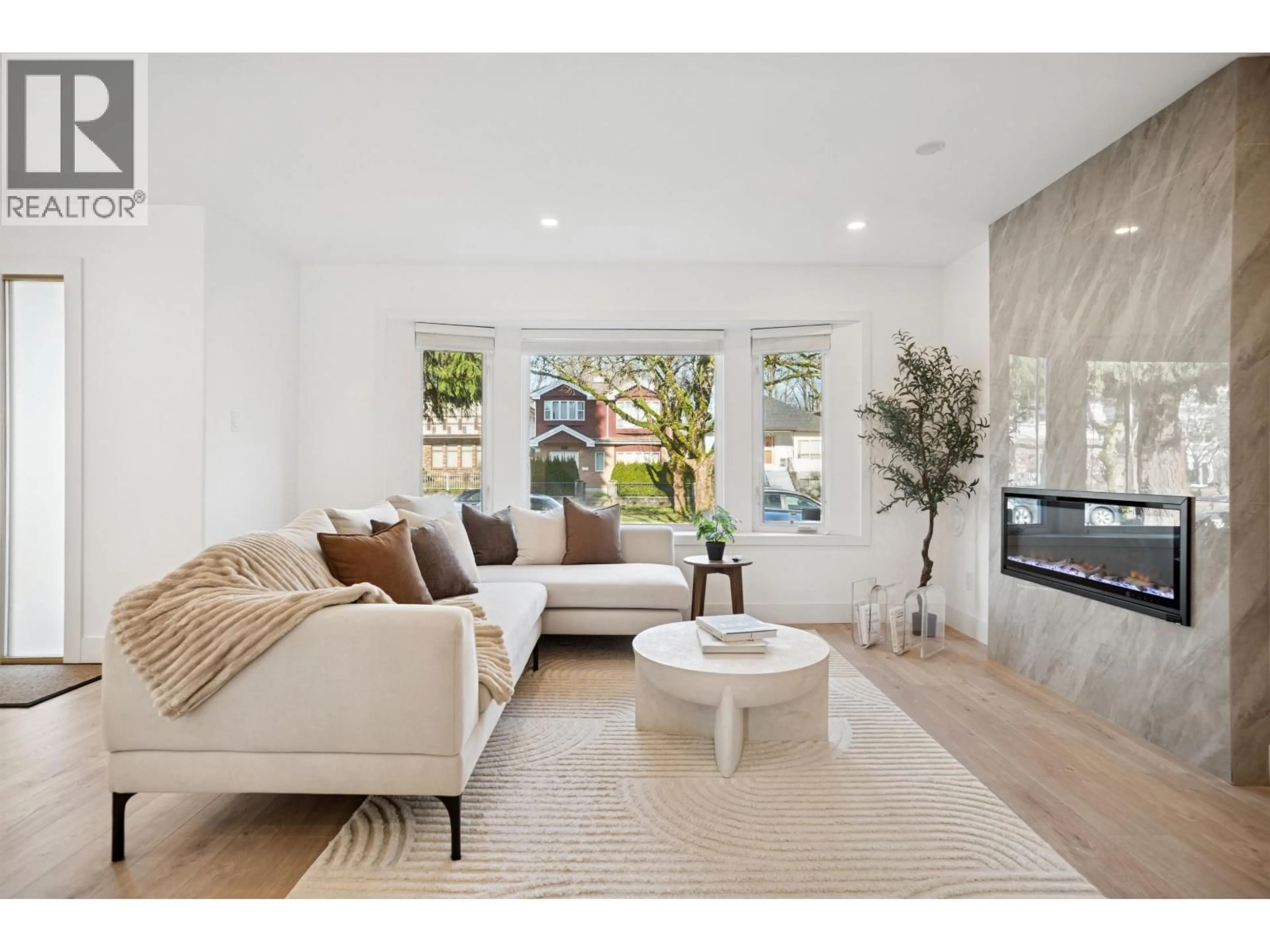 Living room with furniture, unknown for 2168 8TH AVENUE, Vancouver British Columbia V5N1V5