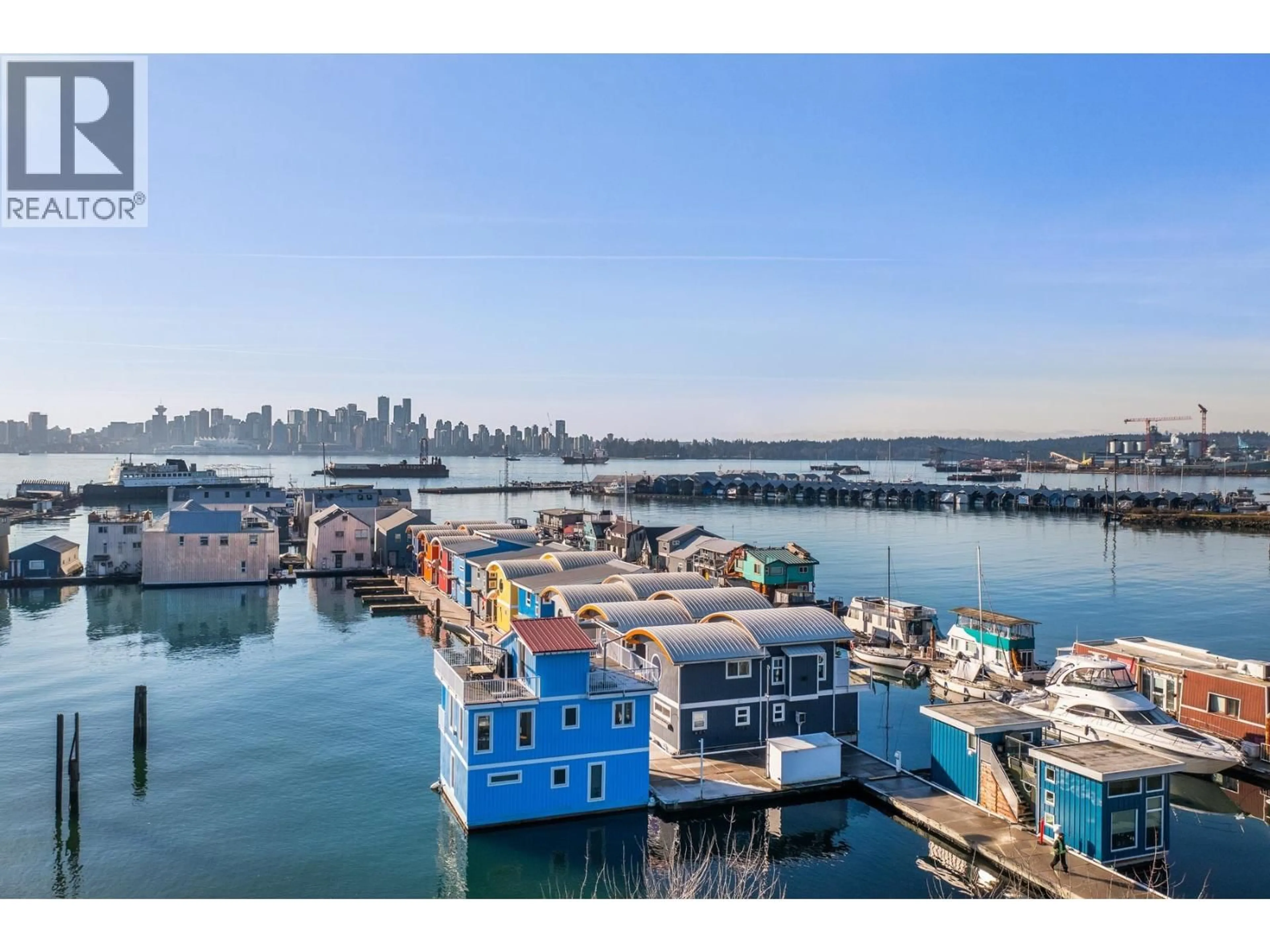 A pic from outside/outdoor area/front of a property/back of a property/a pic from drone, water/lake/river/ocean view for JNW04 - 415 ESPLANADE W, North Vancouver British Columbia V7M1A7