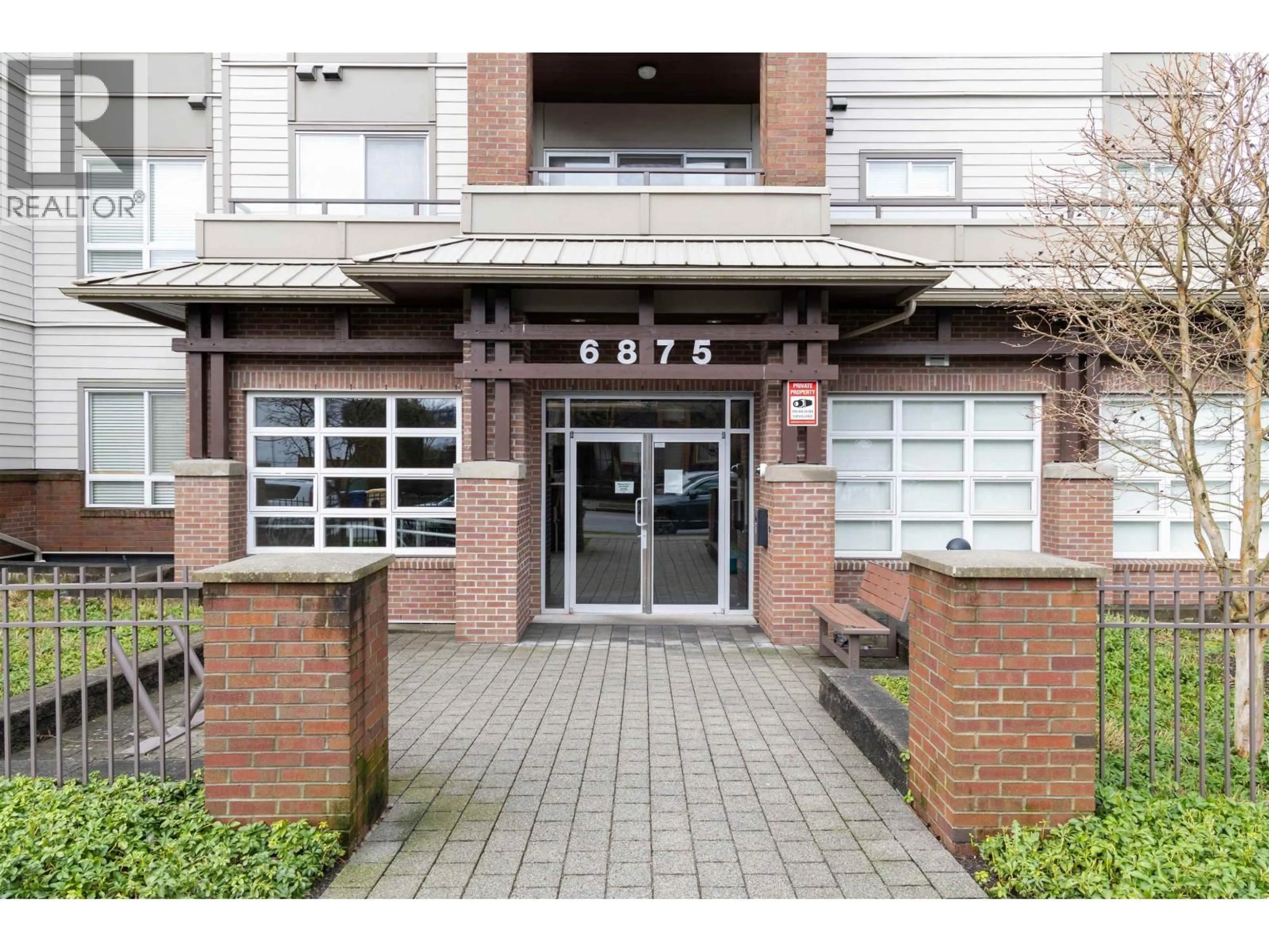 Indoor foyer for 402 - 6875 DUNBLANE AVENUE, Burnaby British Columbia V5H3K6