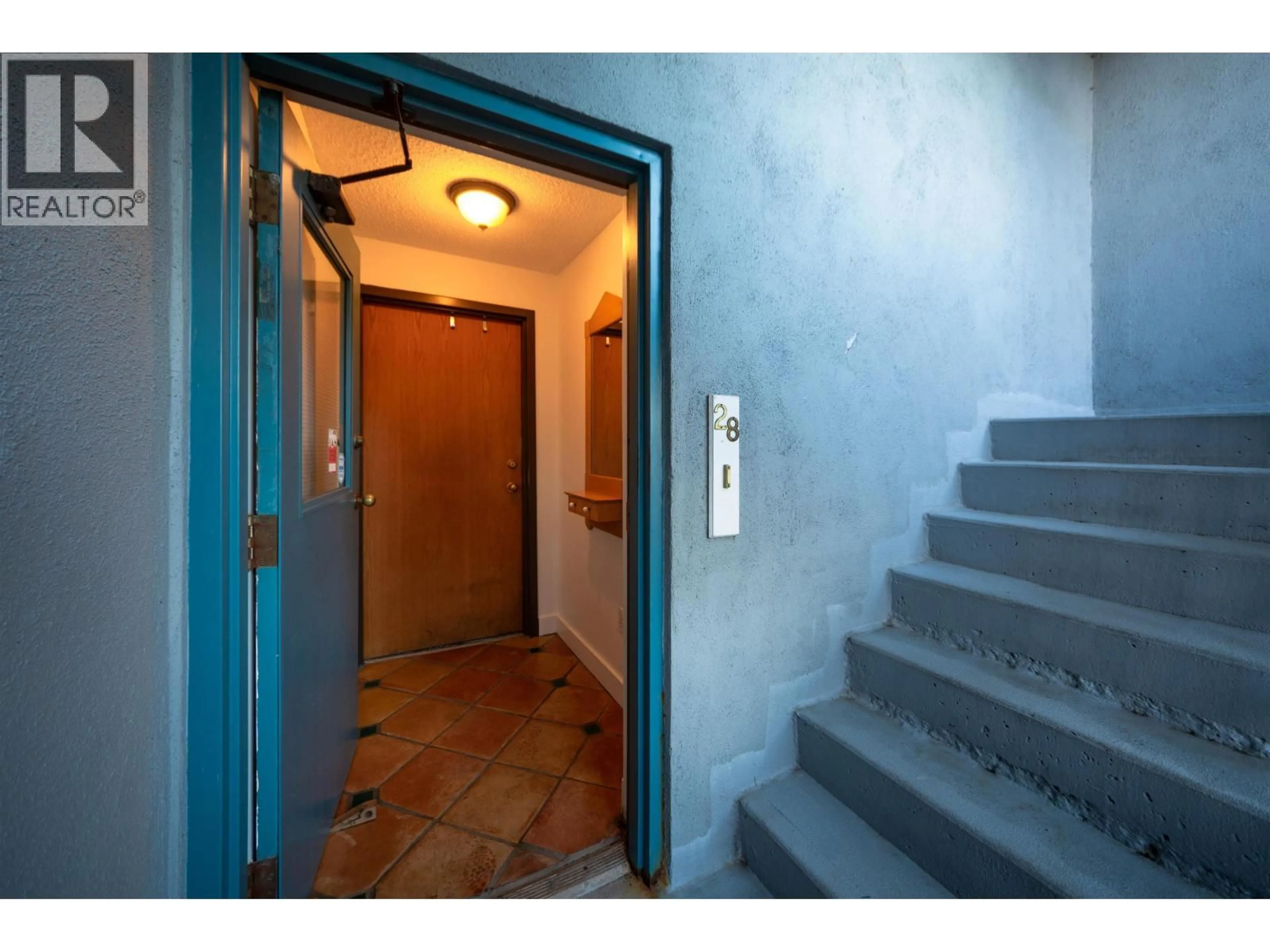 Indoor foyer for 28 - 1345 4TH AVENUE, Vancouver British Columbia V6H3Y8