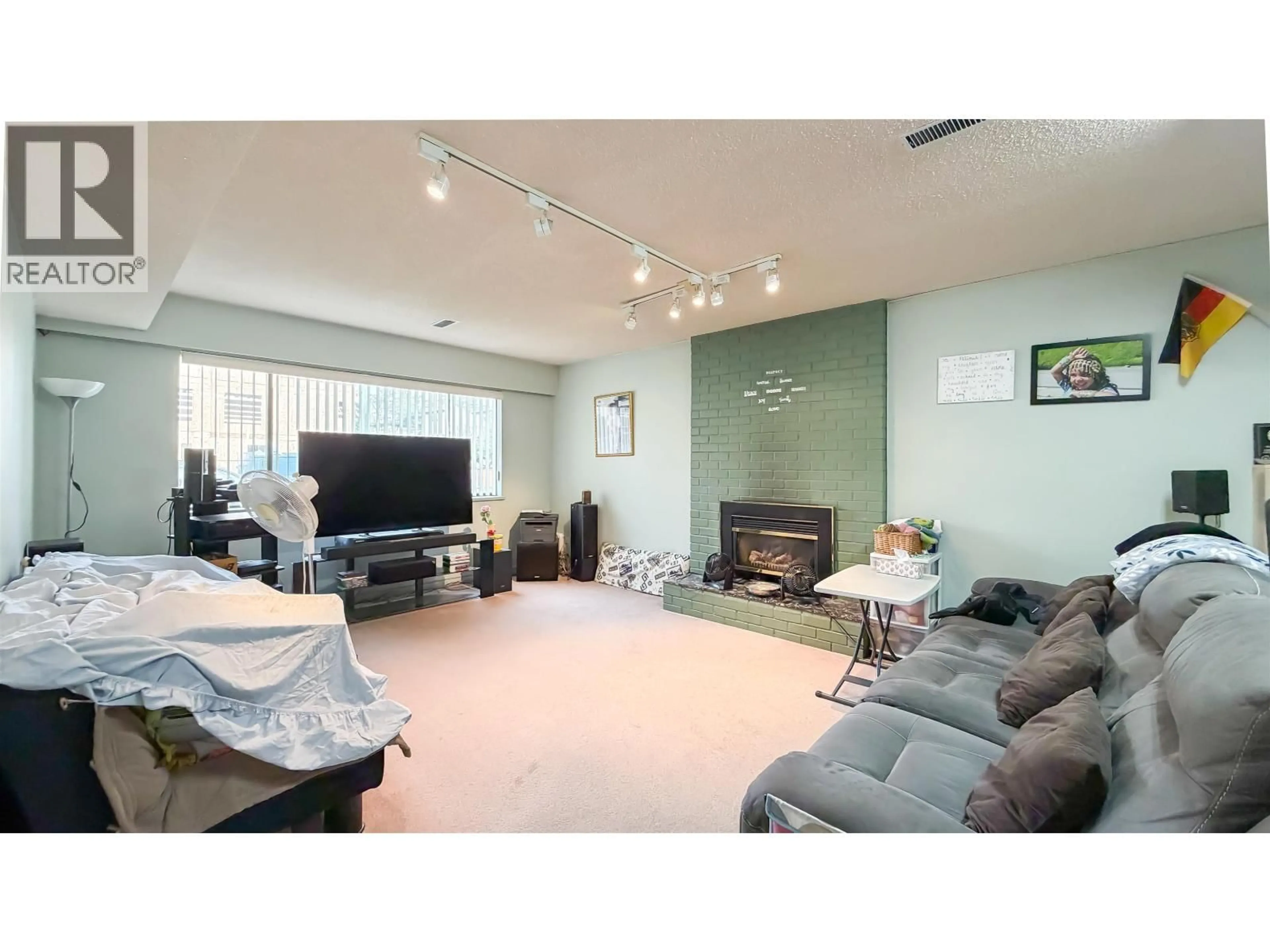 Living room with furniture, unknown for 5716 48B AVENUE, Delta British Columbia V4K3Z1