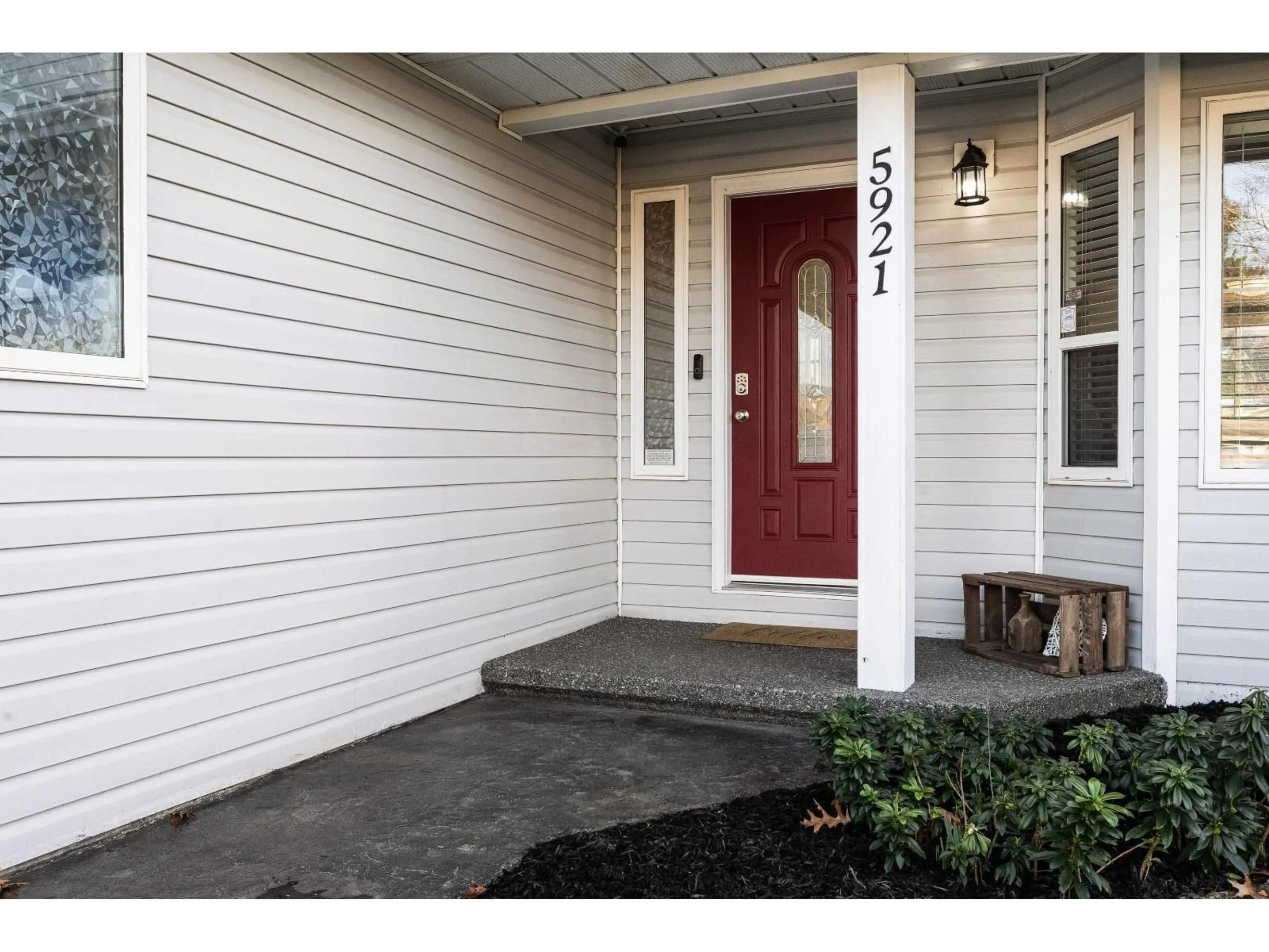 Indoor entryway for 5921 GLENDALE DRIVE, Chilliwack British Columbia V2R3A5