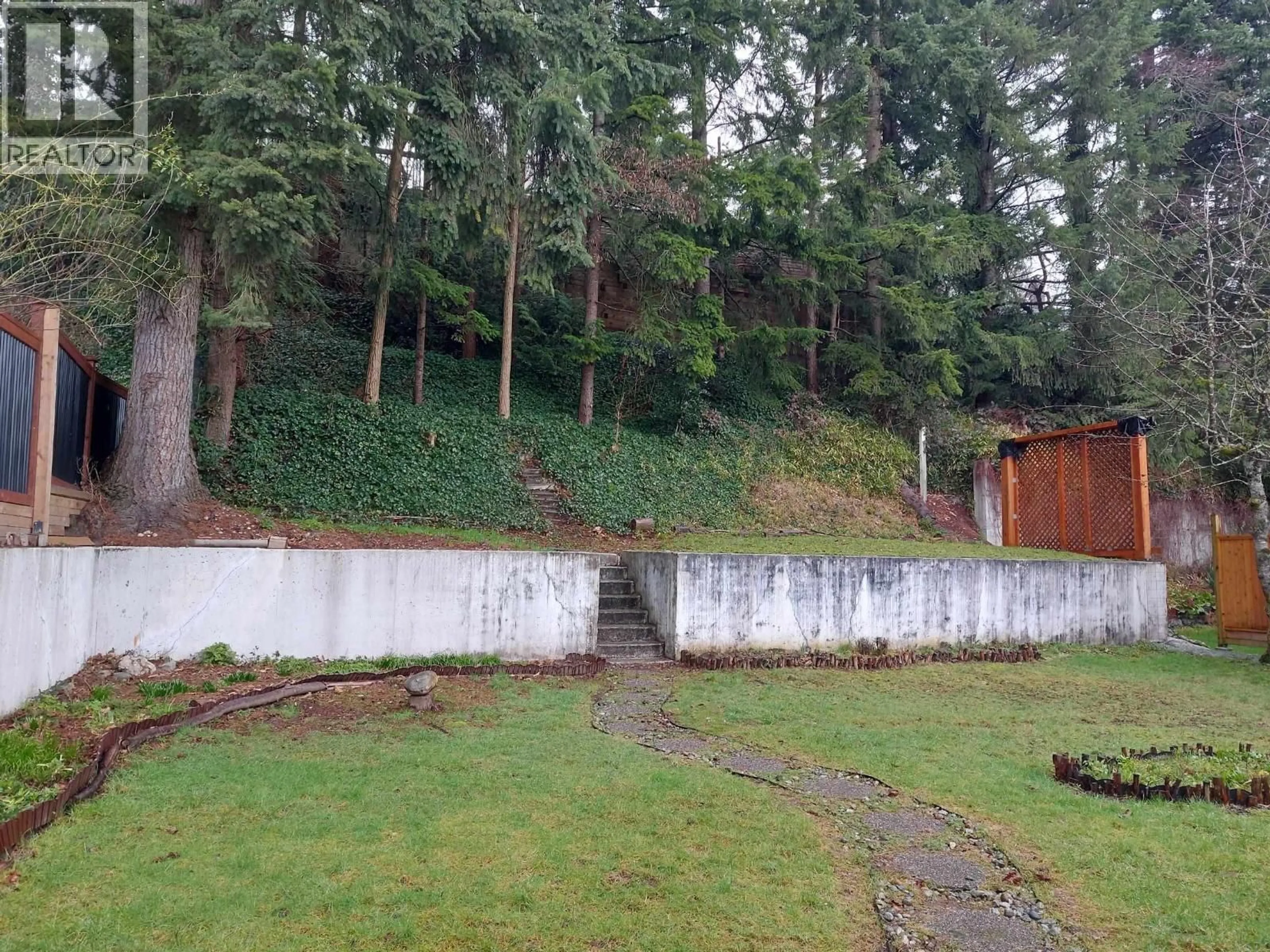 A pic from outside/outdoor area/front of a property/back of a property/a pic from drone, forest/trees view for 2519 PENSHURST COURT, Coquitlam British Columbia V3K5S2
