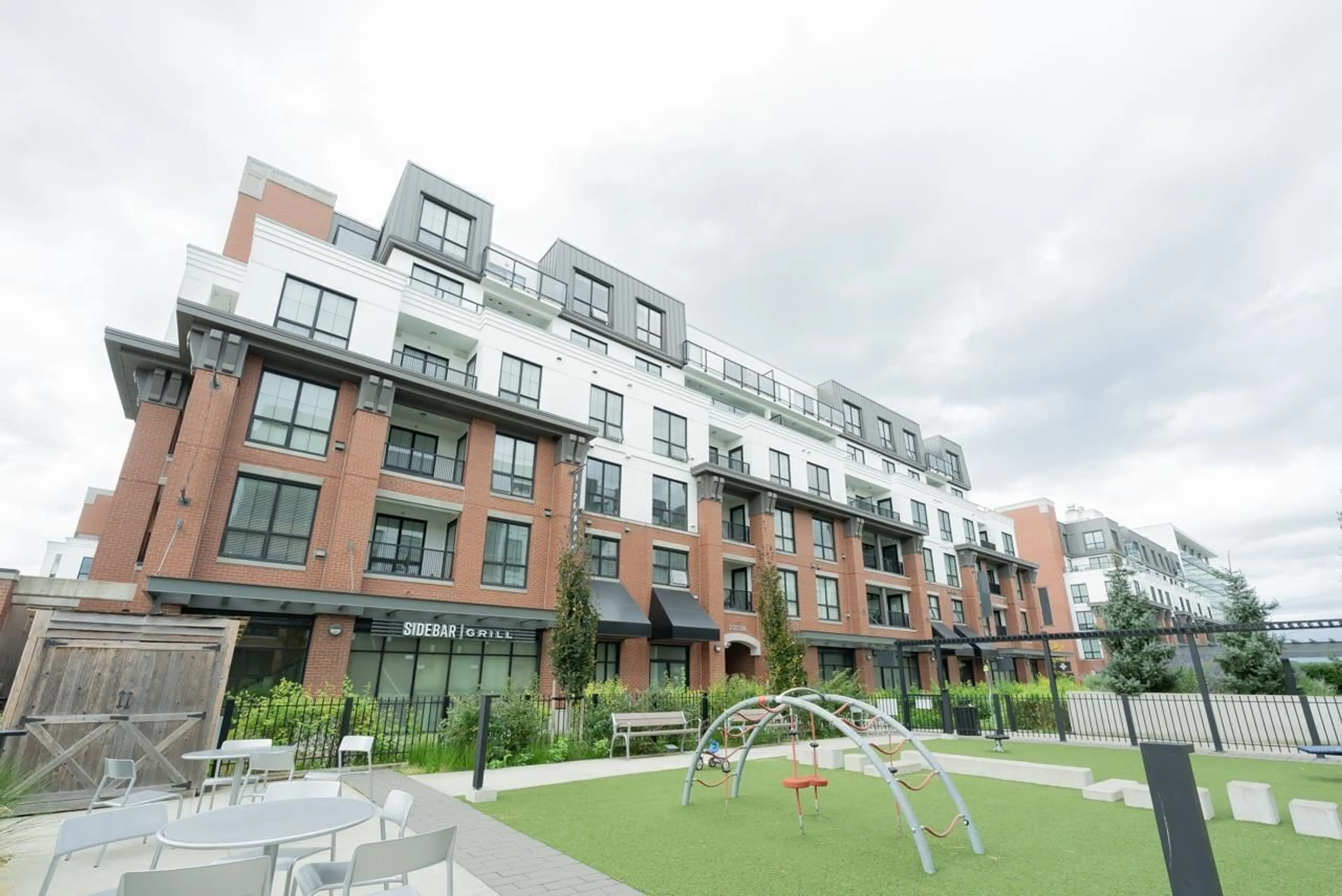 Patio, building for B501 - 20018 83A AVENUE, Langley British Columbia V2Y3P3