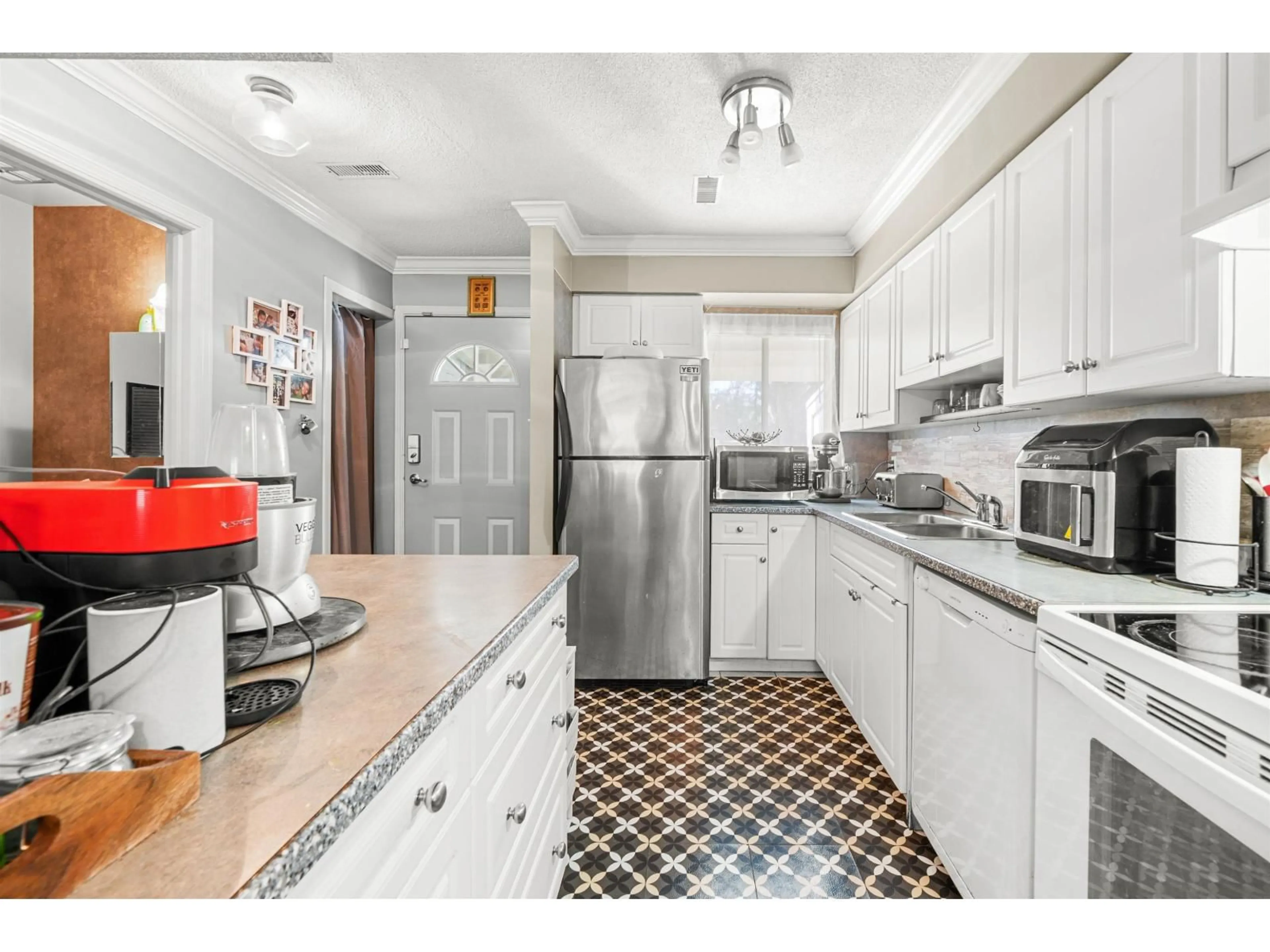 Standard kitchen, ceramic/tile floor for 14 - 5271 204 STREET, Langley British Columbia V3A5X1