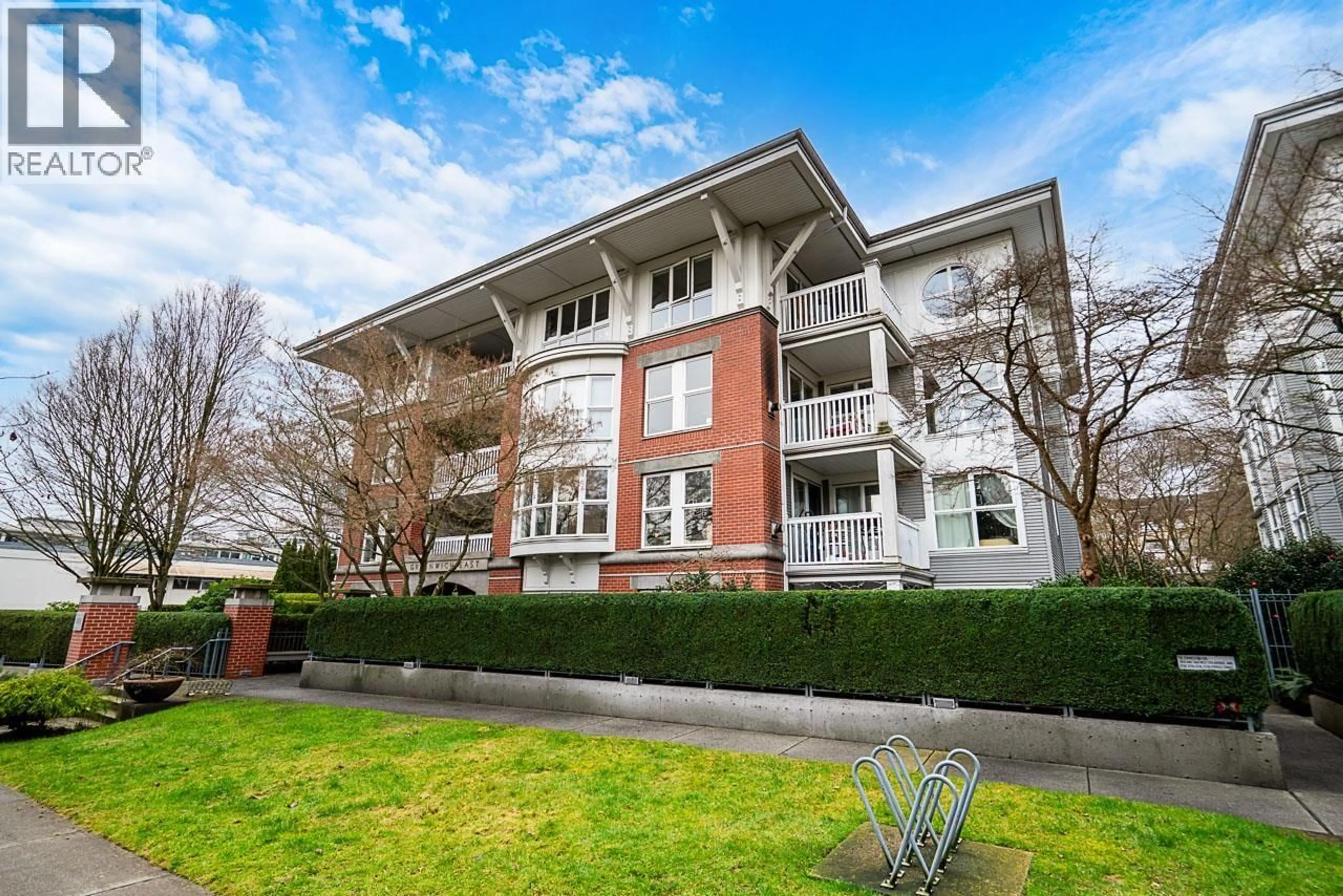A pic from outside/outdoor area/front of a property/back of a property/a pic from drone, building for 203 - 1858 5TH AVENUE, Vancouver British Columbia V6J1P3