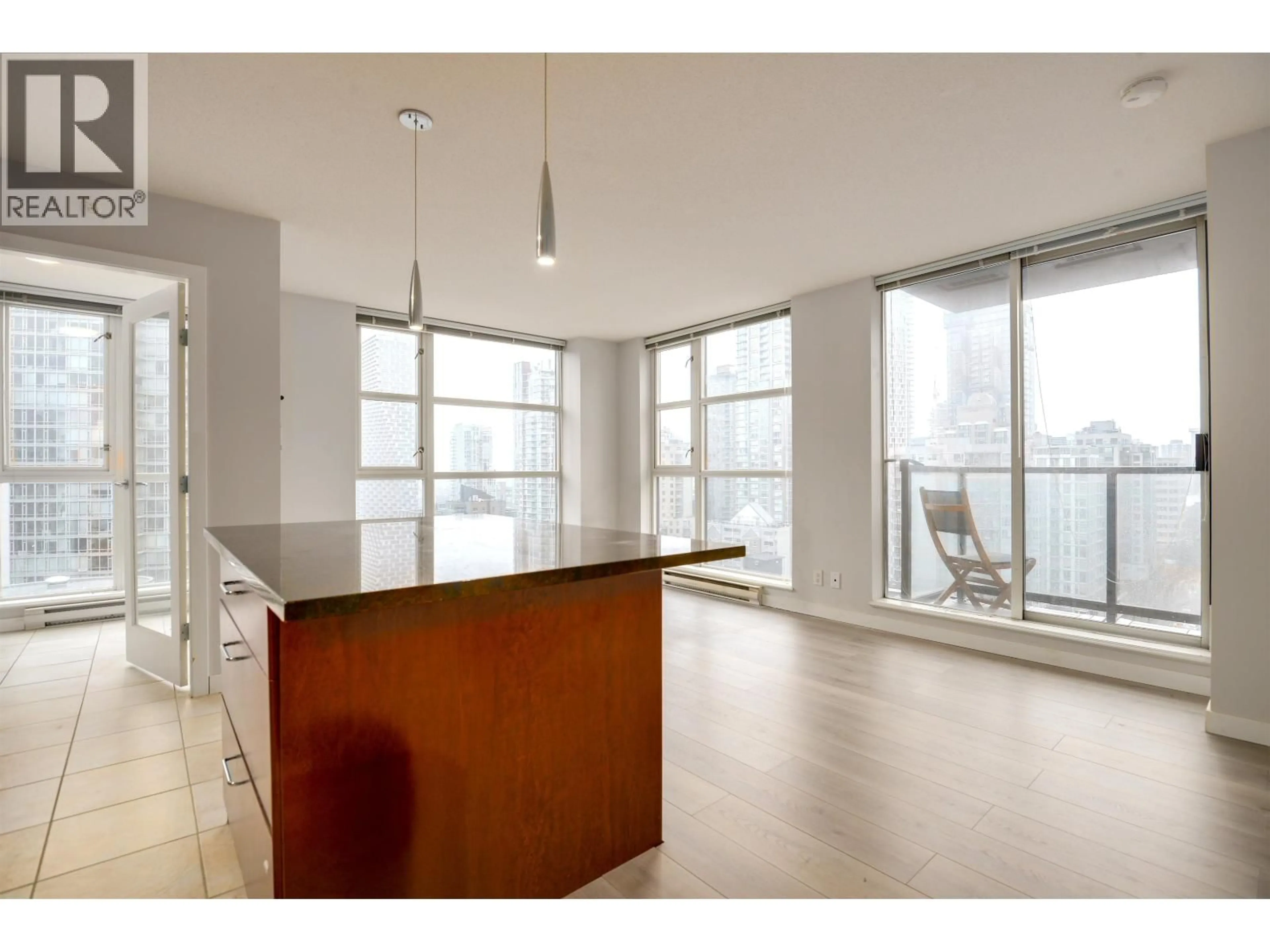 Open concept kitchen, unknown for 1808 - 1199 SEYMOUR STREET, Vancouver British Columbia V6B1K3