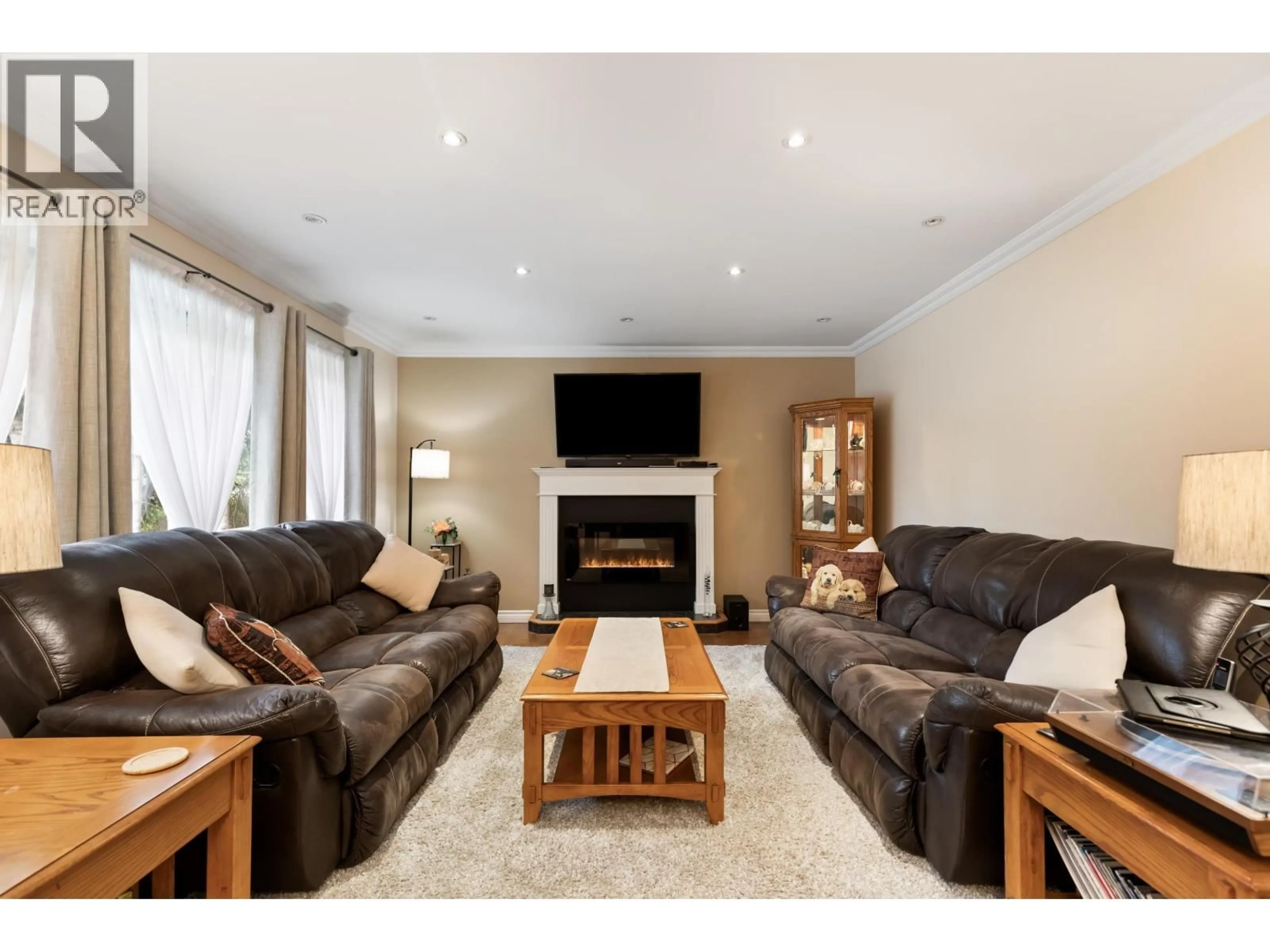 Living room with furniture, wood/laminate floor for 12214 211 STREET, Maple Ridge British Columbia V2X8C9