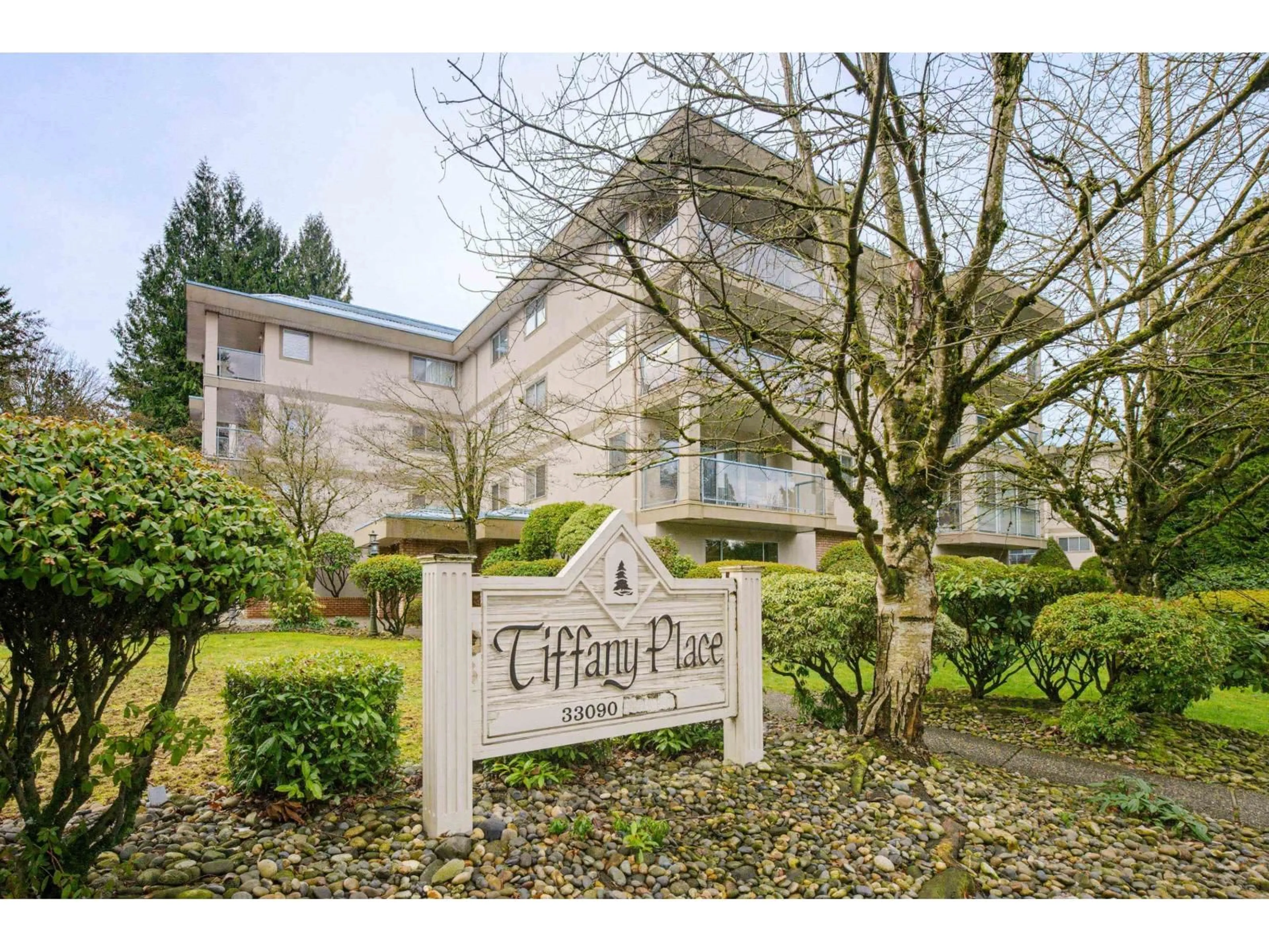 Indoor foyer for 215 - 33090 GEORGE FERGUSON WAY, Abbotsford British Columbia V2S6Y2